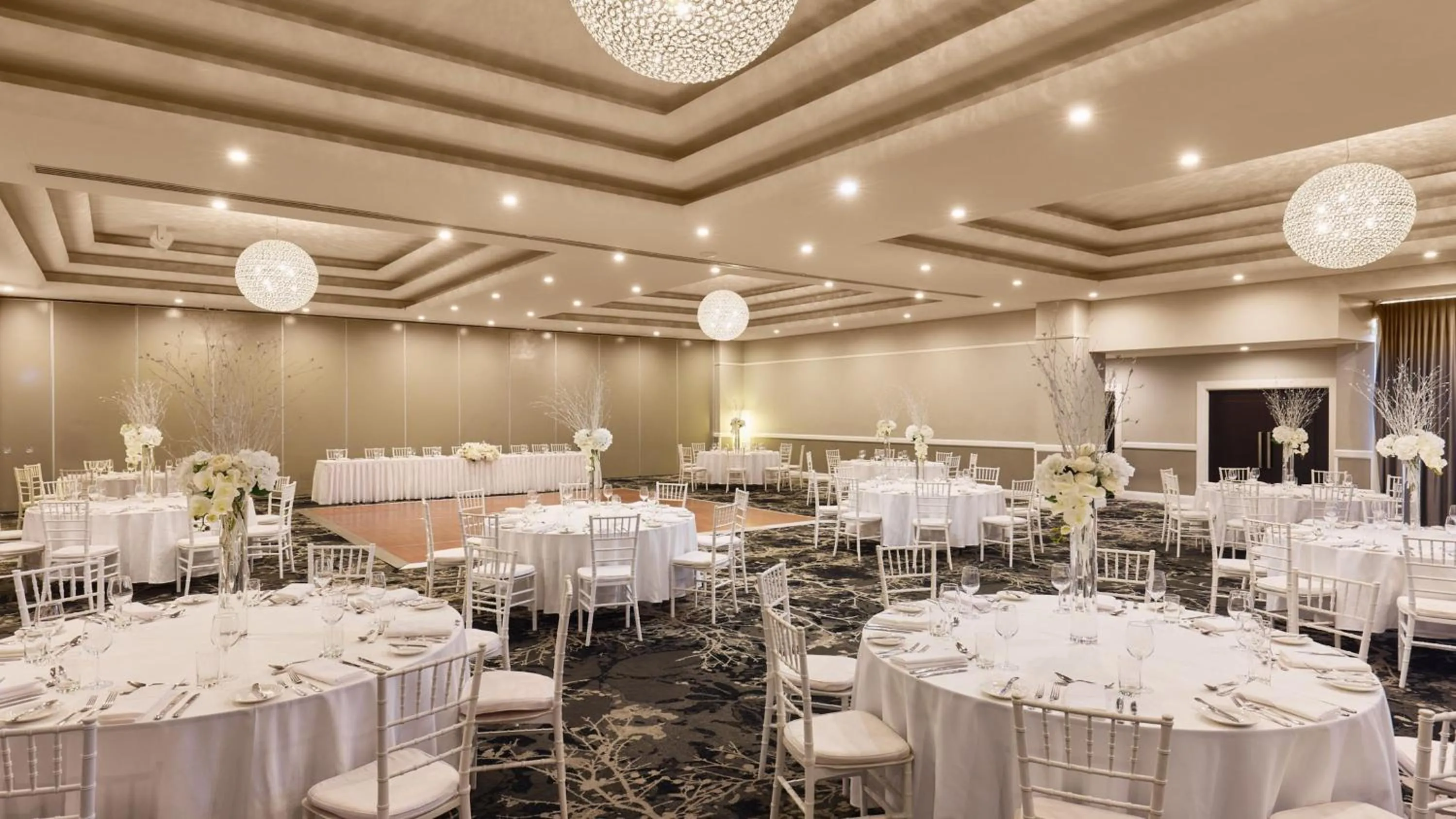 Meeting/conference room in Holiday Inn Warwick Farm by IHG