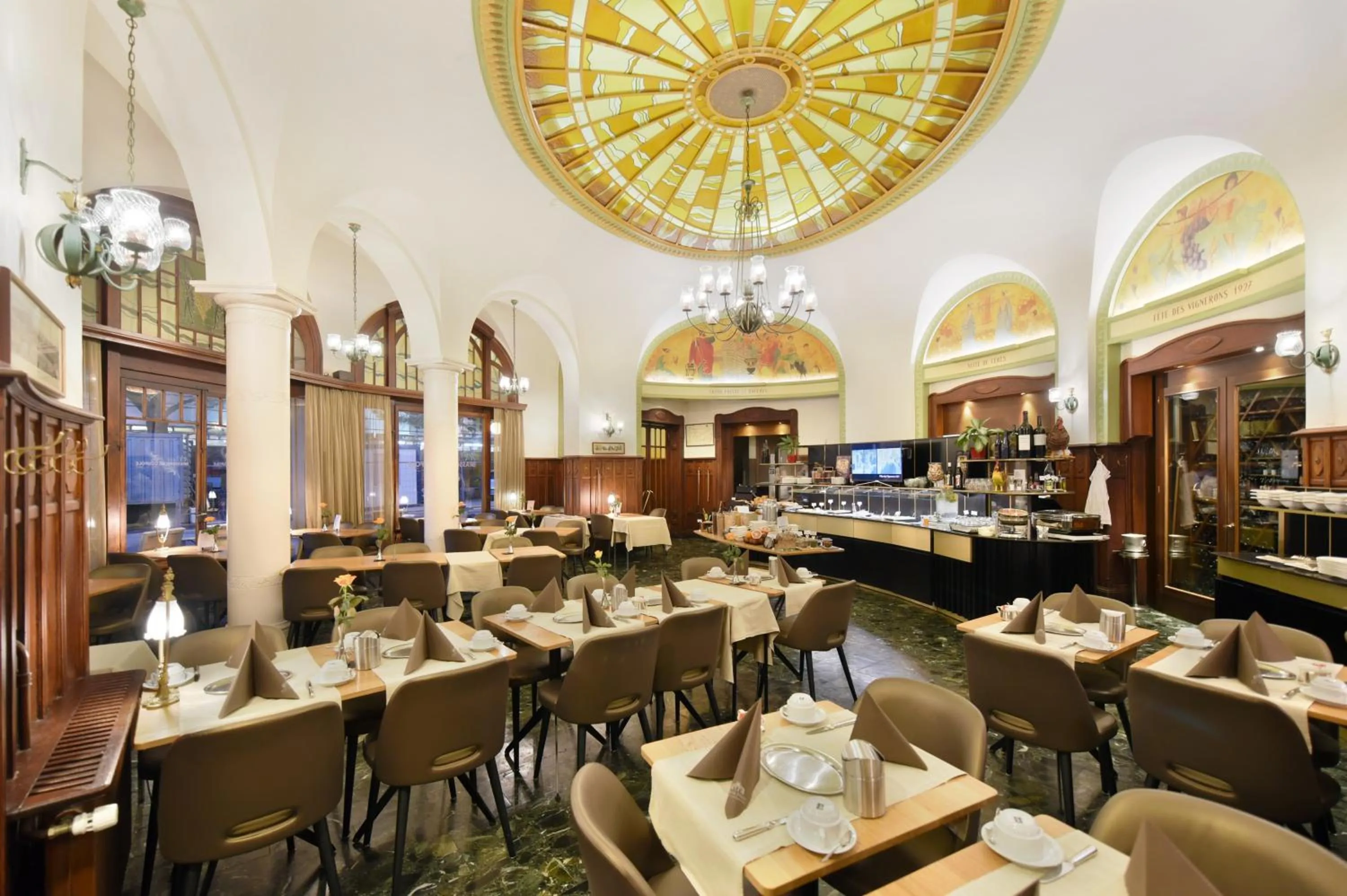 Restaurant/places to eat in Astra Vevey Hotel & Restaurant