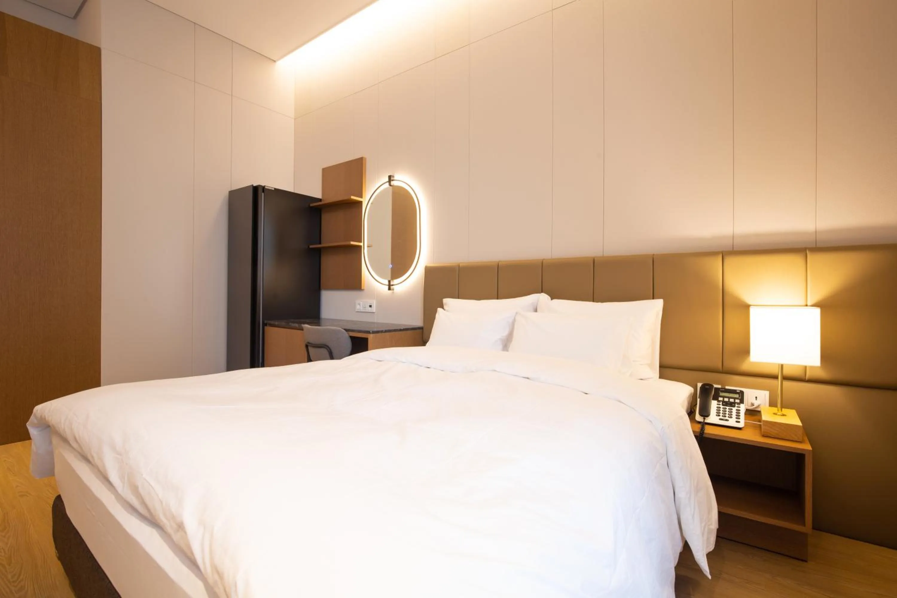 Photo of the whole room, Bed in Jeonju Tourist Hotel kkotsim