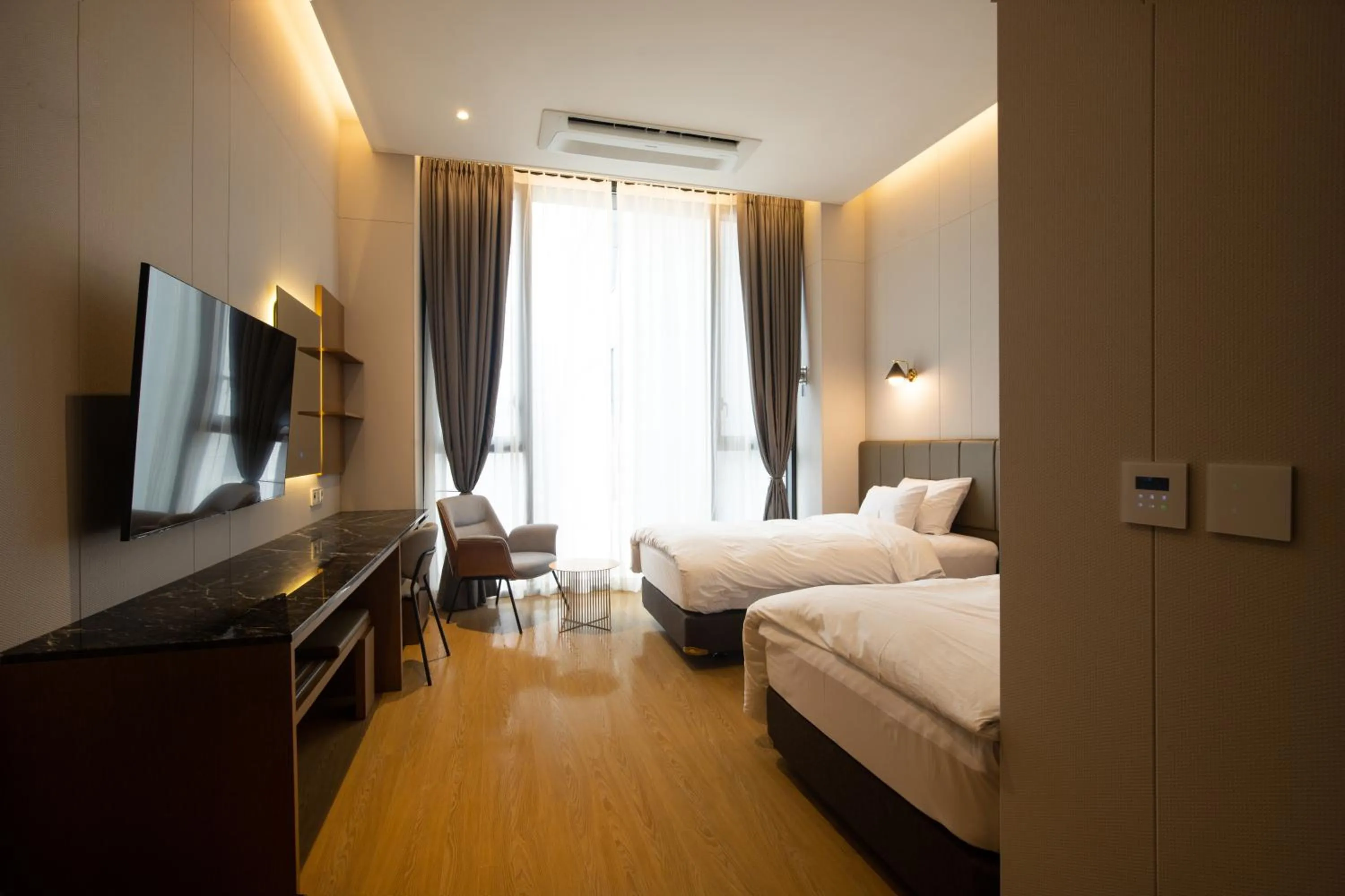 Photo of the whole room, Bed in Jeonju Tourist Hotel kkotsim