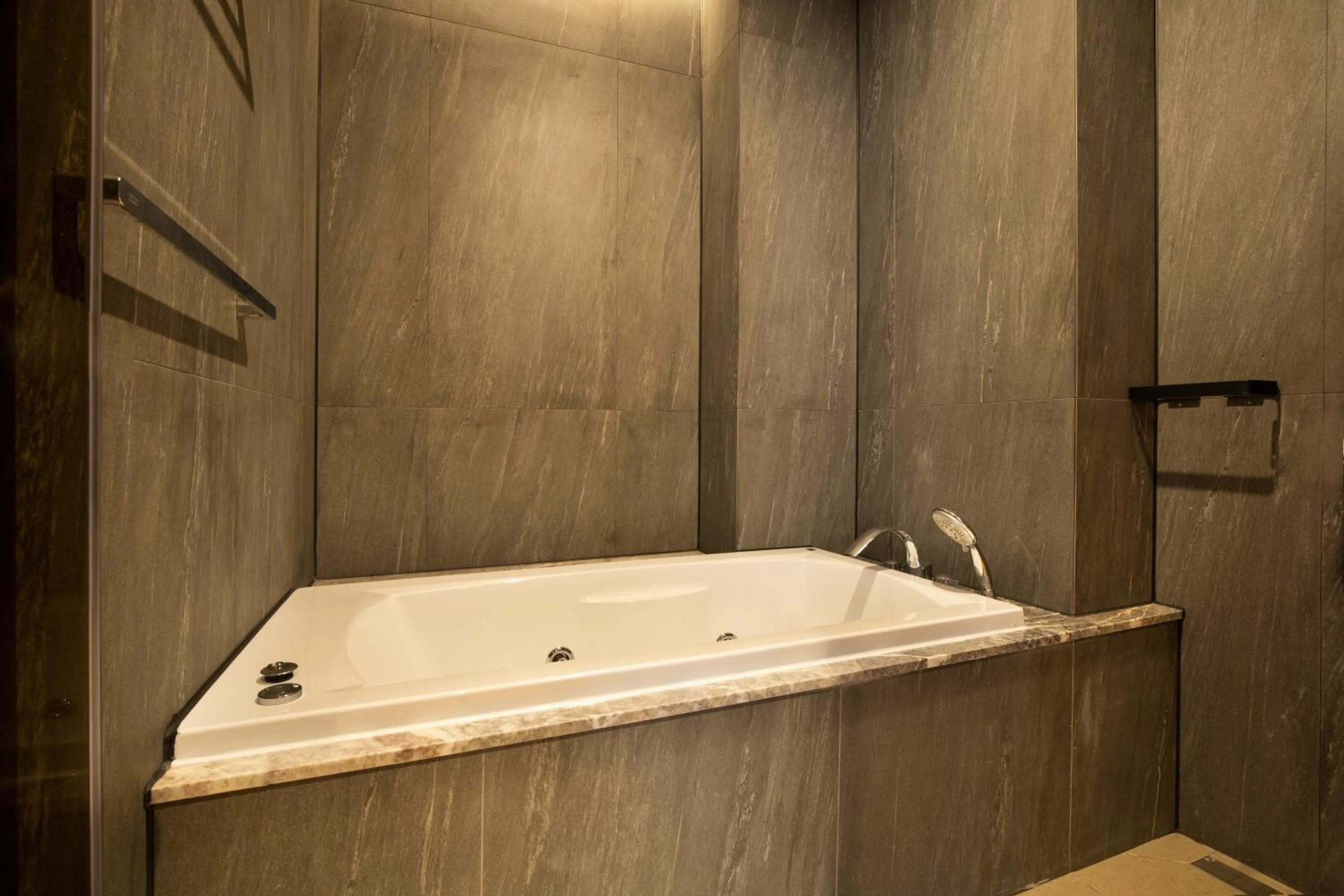 Bathroom in Jeonju Tourist Hotel kkotsim