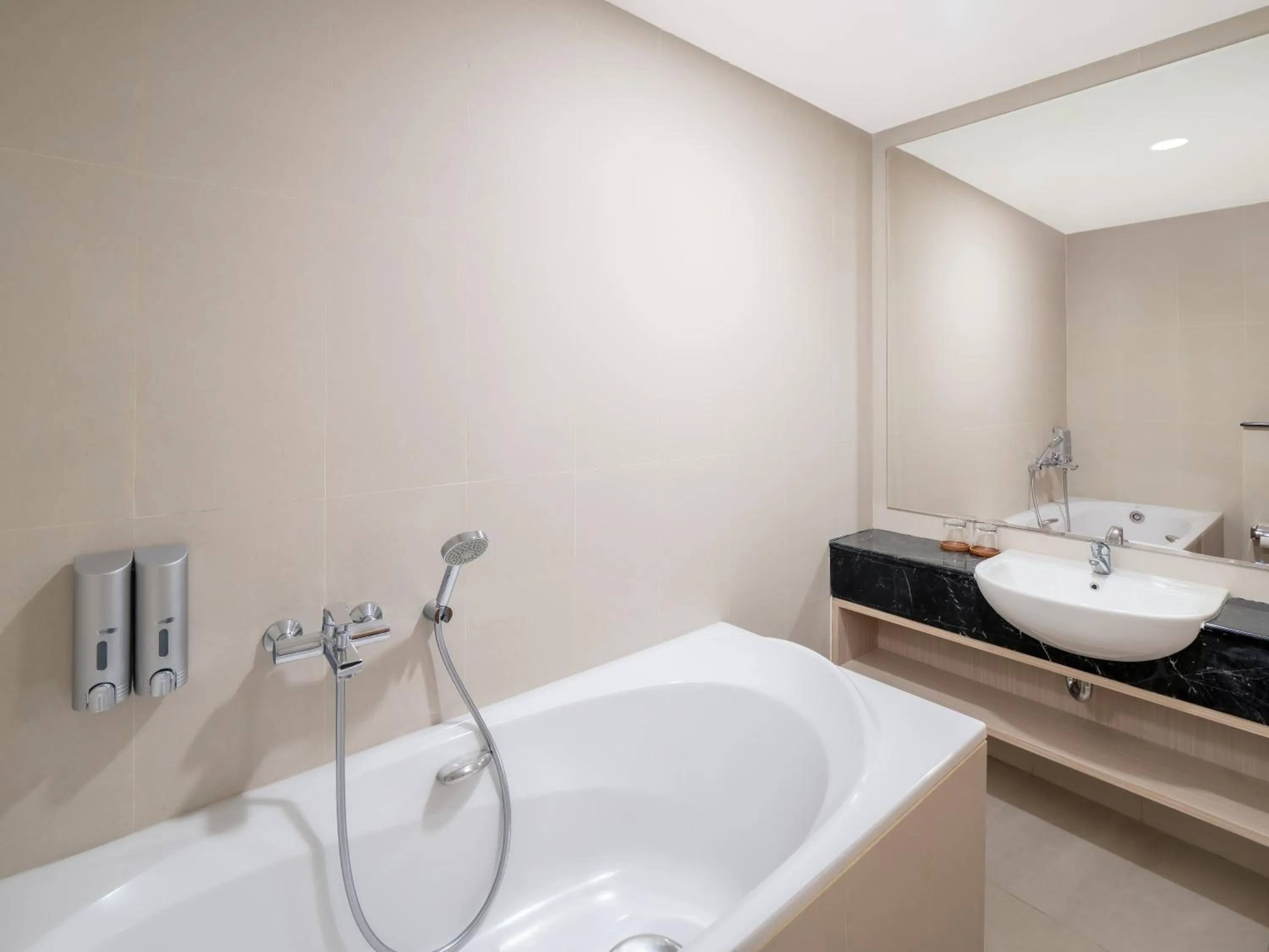 Bath in The Reiz Suites, ARTOTEL Curated