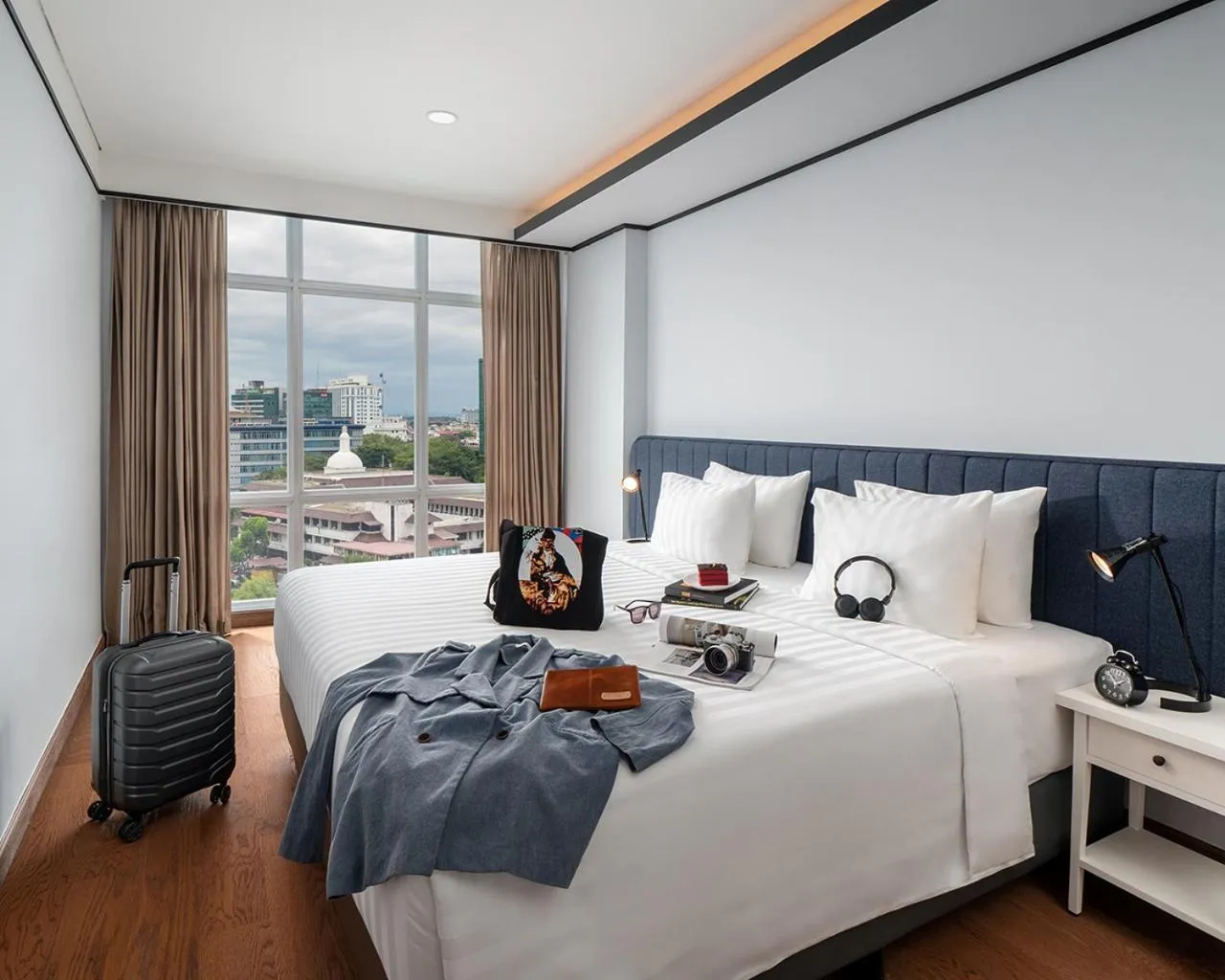 Bed in The Reiz Suites, ARTOTEL Curated