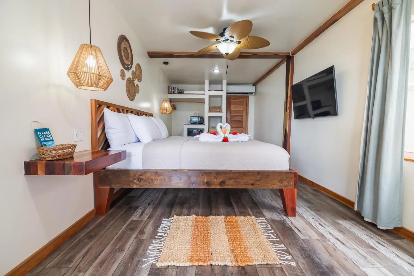 Bed in Ocean Tide Beach Resort