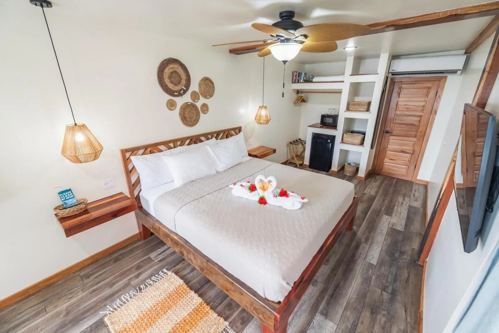 Bed in Ocean Tide Beach Resort