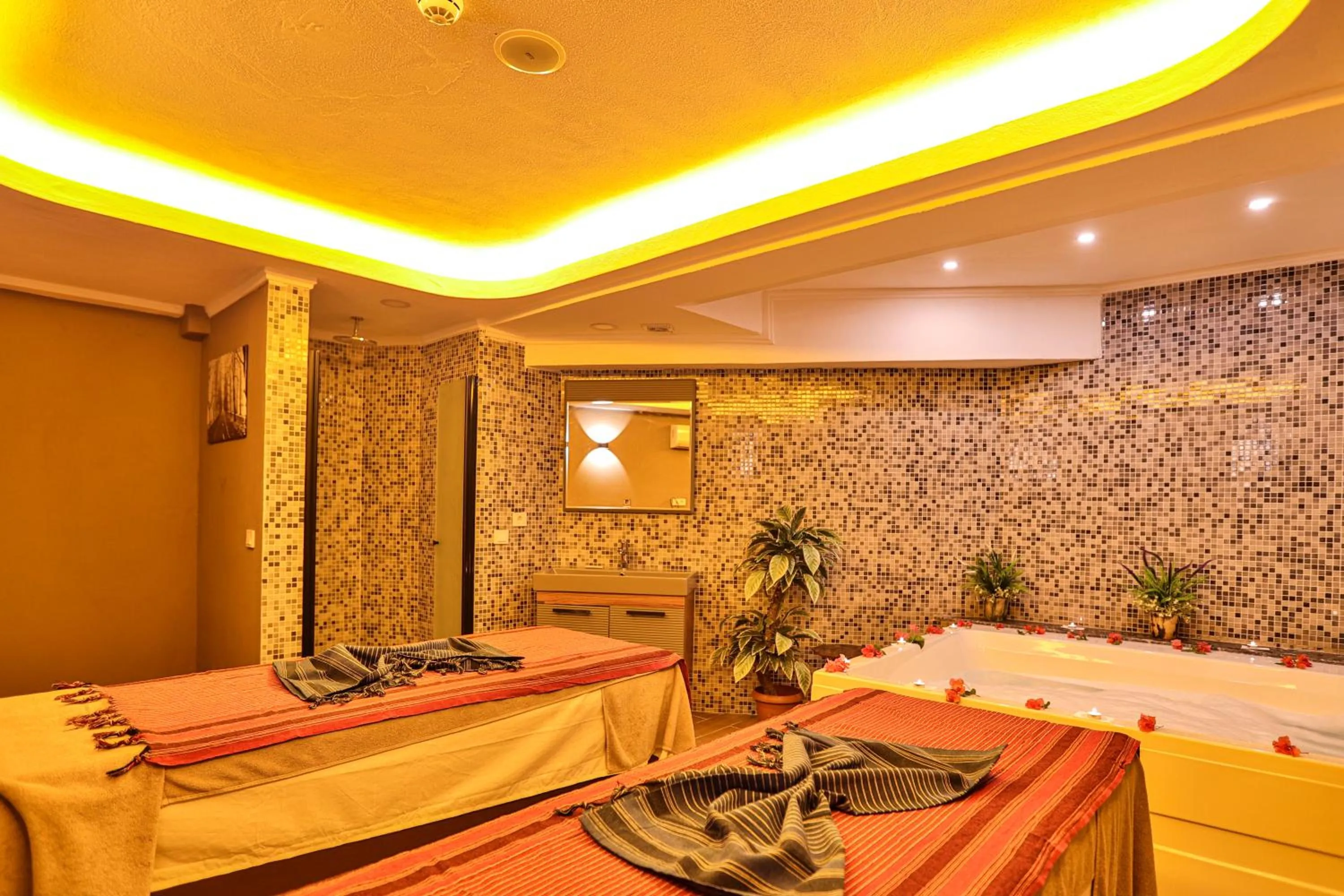 Massage, Bed in Side Amour Hotel