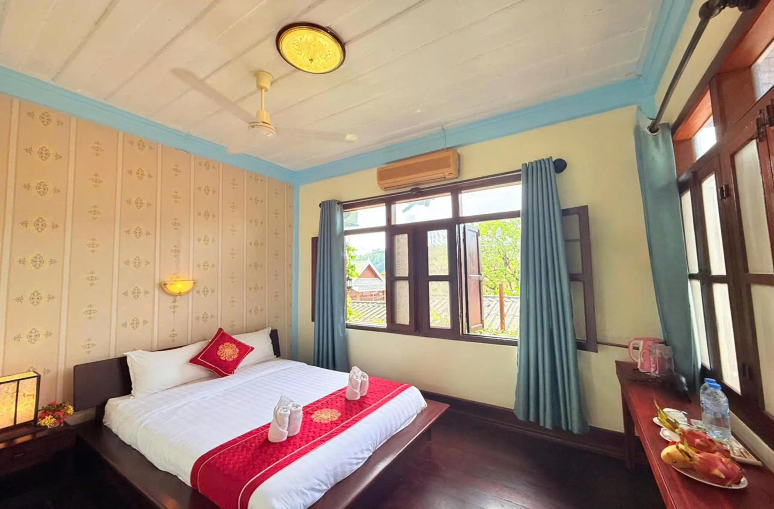 Bed in Luang Prabang Manichan Villa