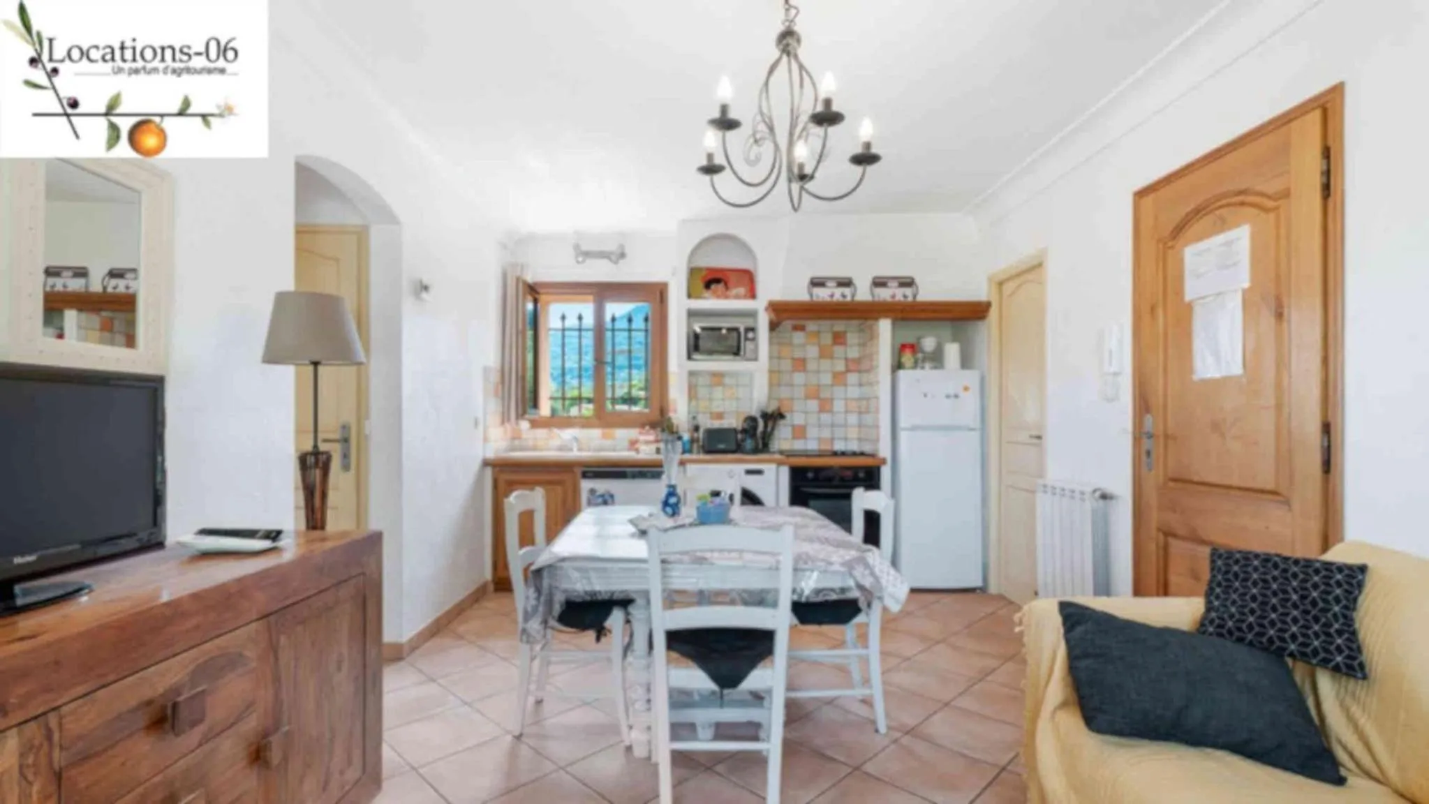 Communal lounge/ TV room in Holidays In Provence Alpes Maritimes