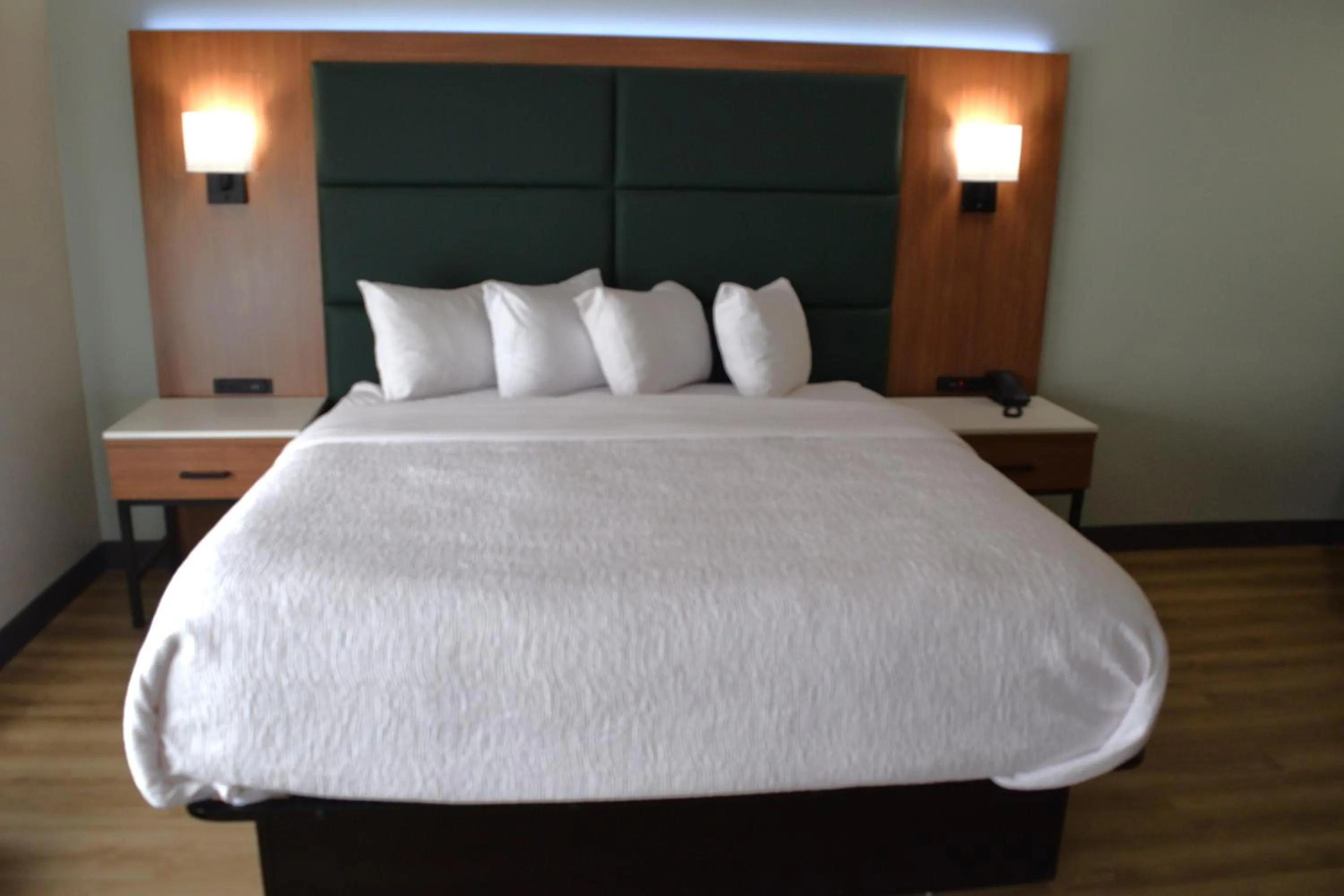 Bed in Wingate by Wyndham Parkersburg-Vienna