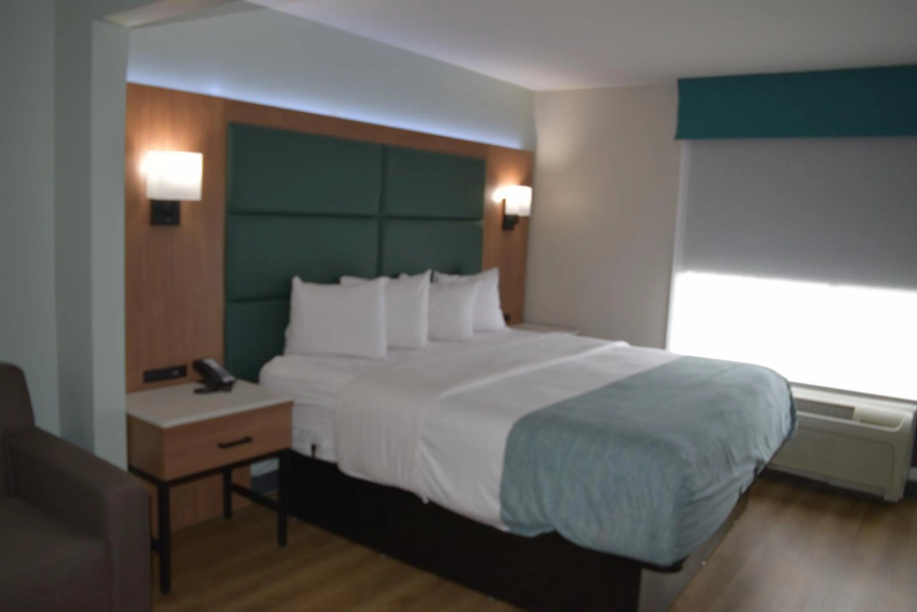 Bed in Wingate by Wyndham Parkersburg-Vienna