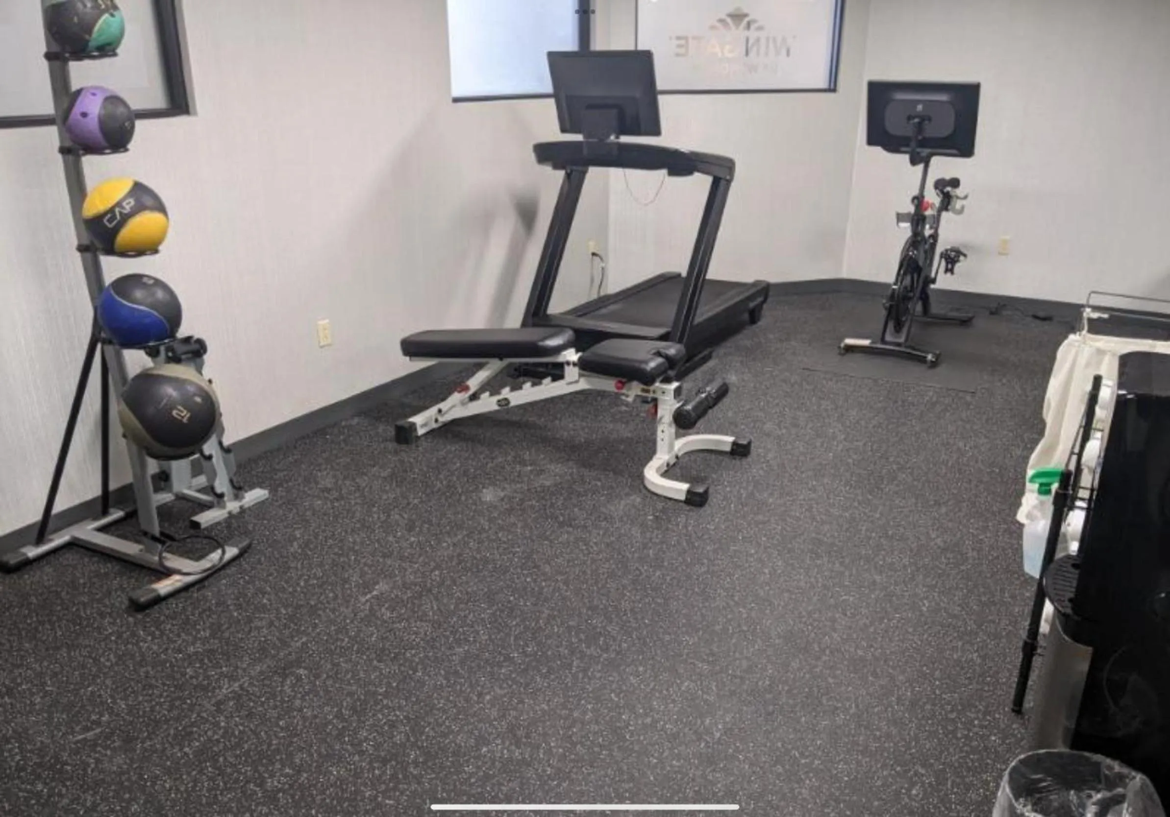 Fitness centre/facilities in Wingate by Wyndham Parkersburg-Vienna