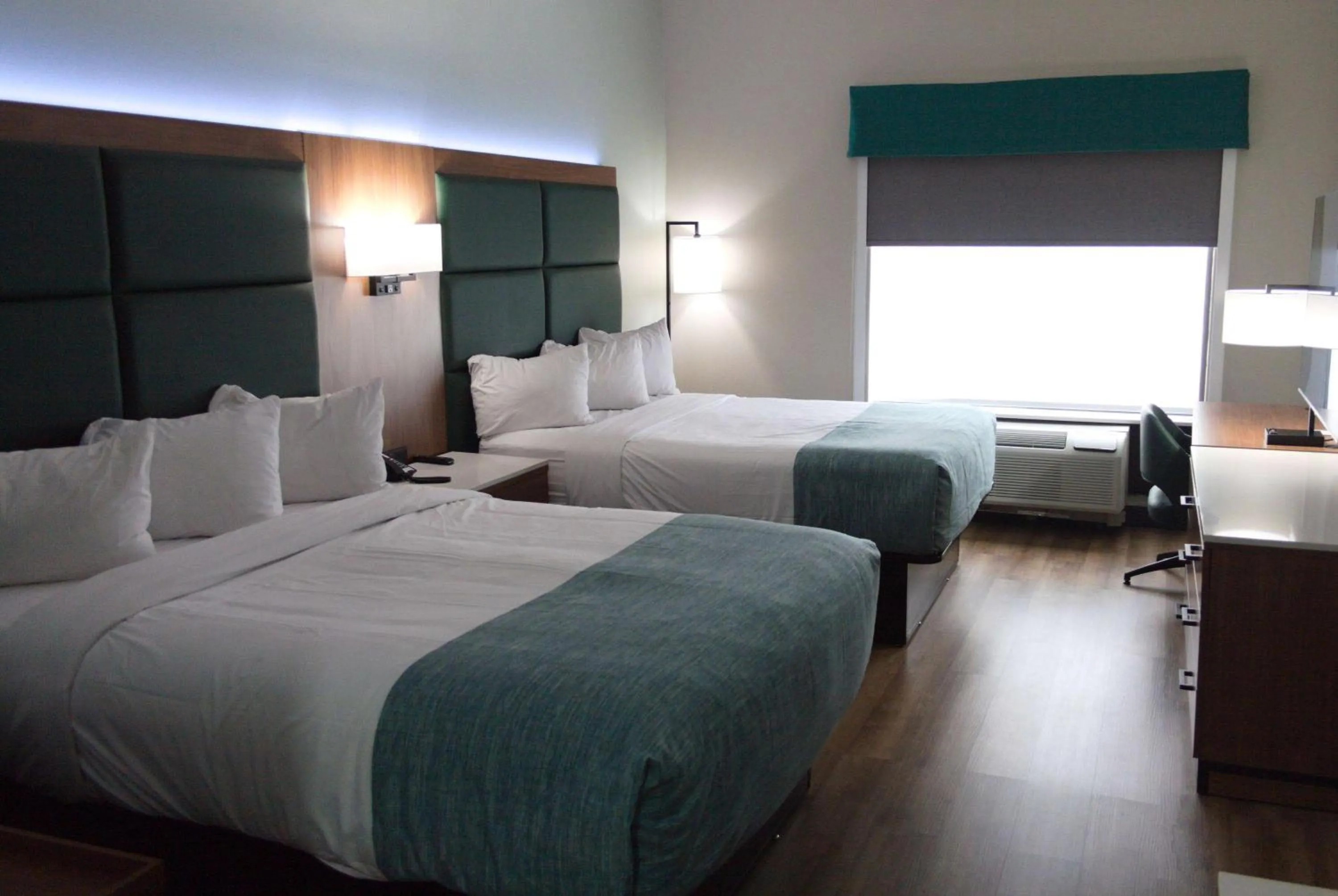 Photo of the whole room, Bed in Wingate by Wyndham Parkersburg-Vienna