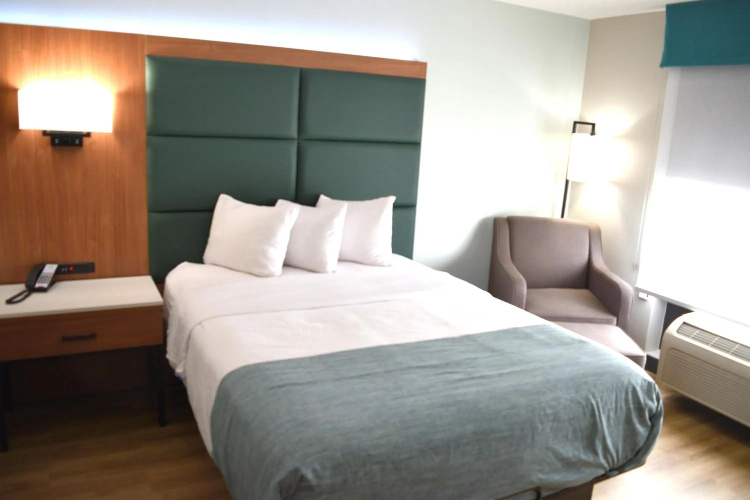 Bed in Wingate by Wyndham Parkersburg-Vienna