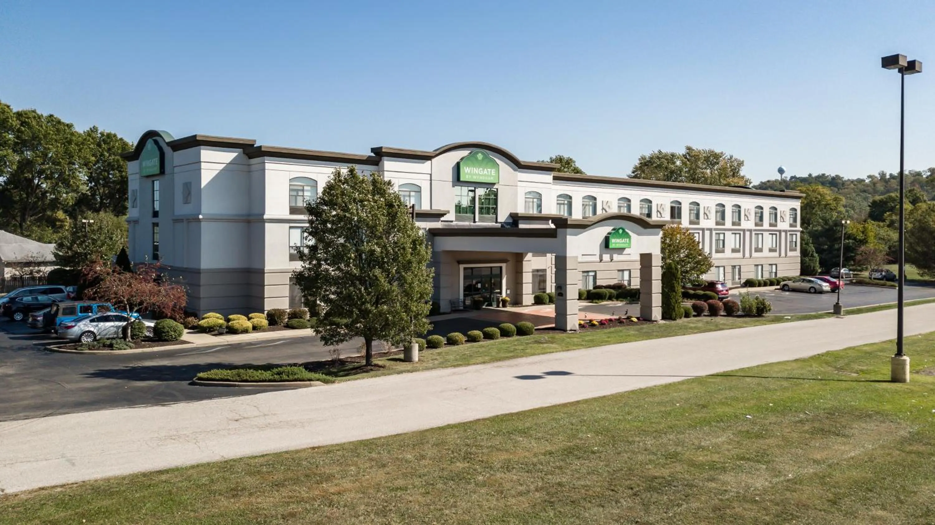 Property building in Wingate by Wyndham Parkersburg-Vienna