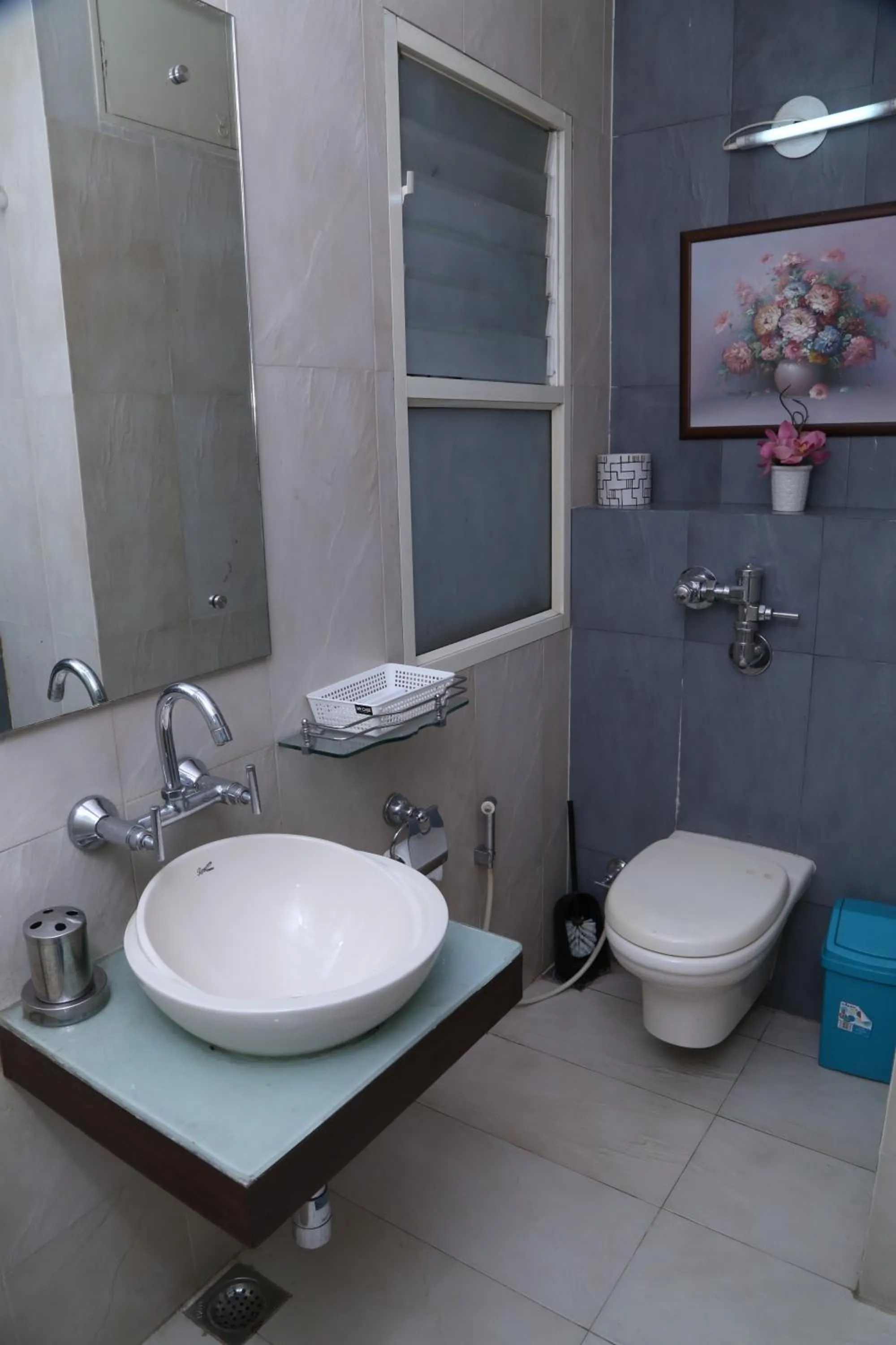 Shower in Terrace Gardens