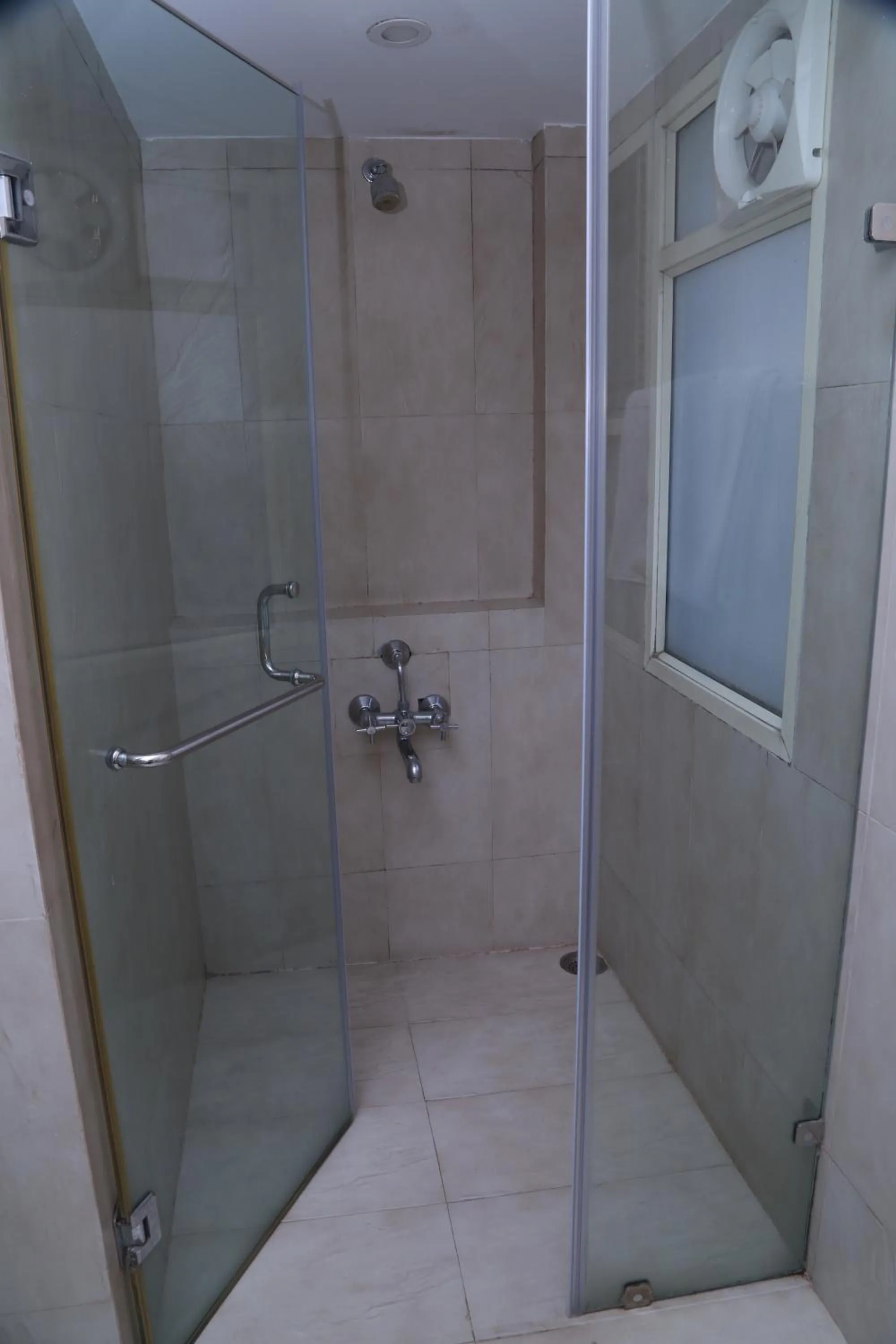 Shower in Terrace Gardens