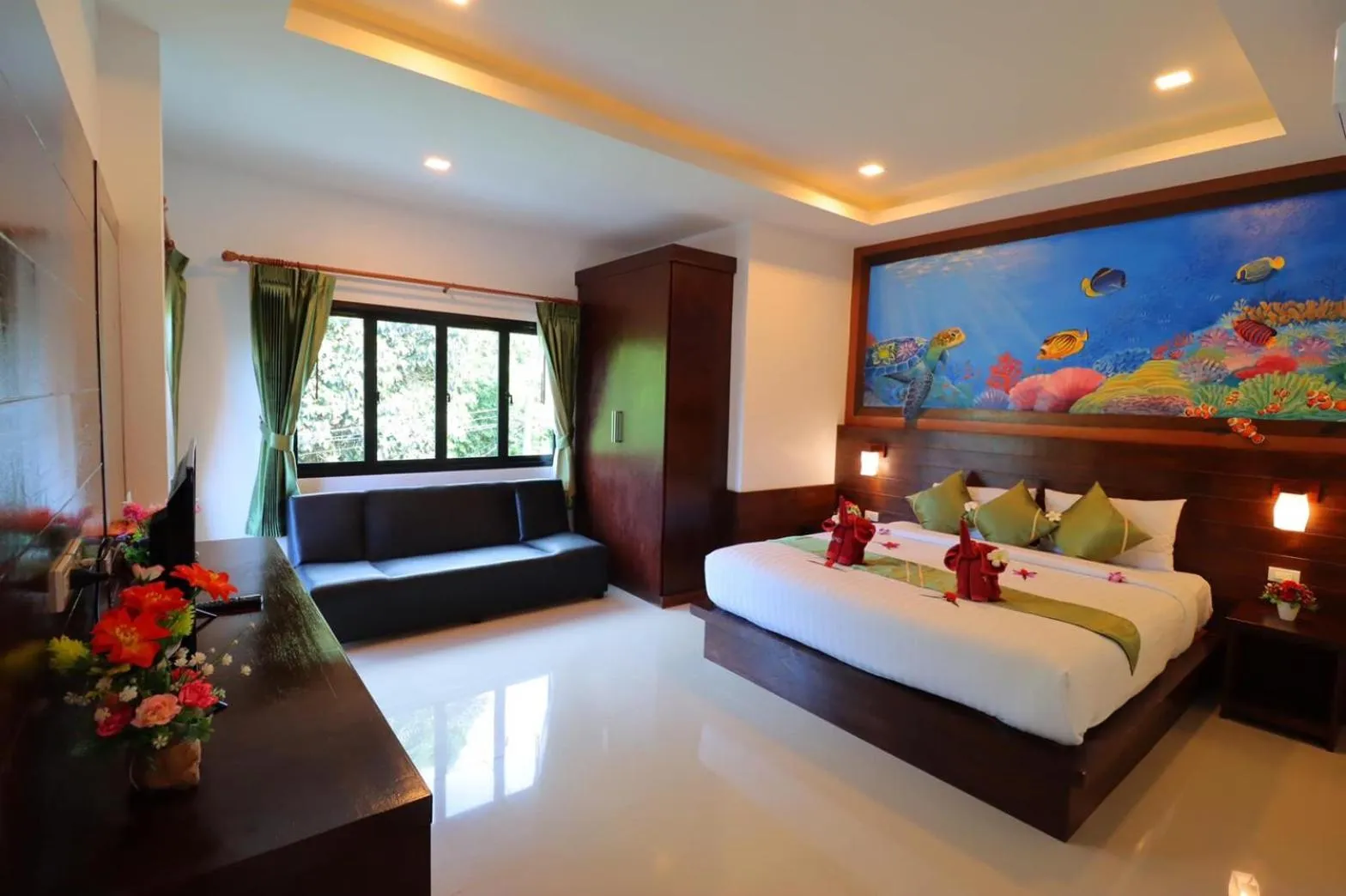 Photo of the whole room, Bed in Peaceful Resort , Long Beach - Koh Lanta
