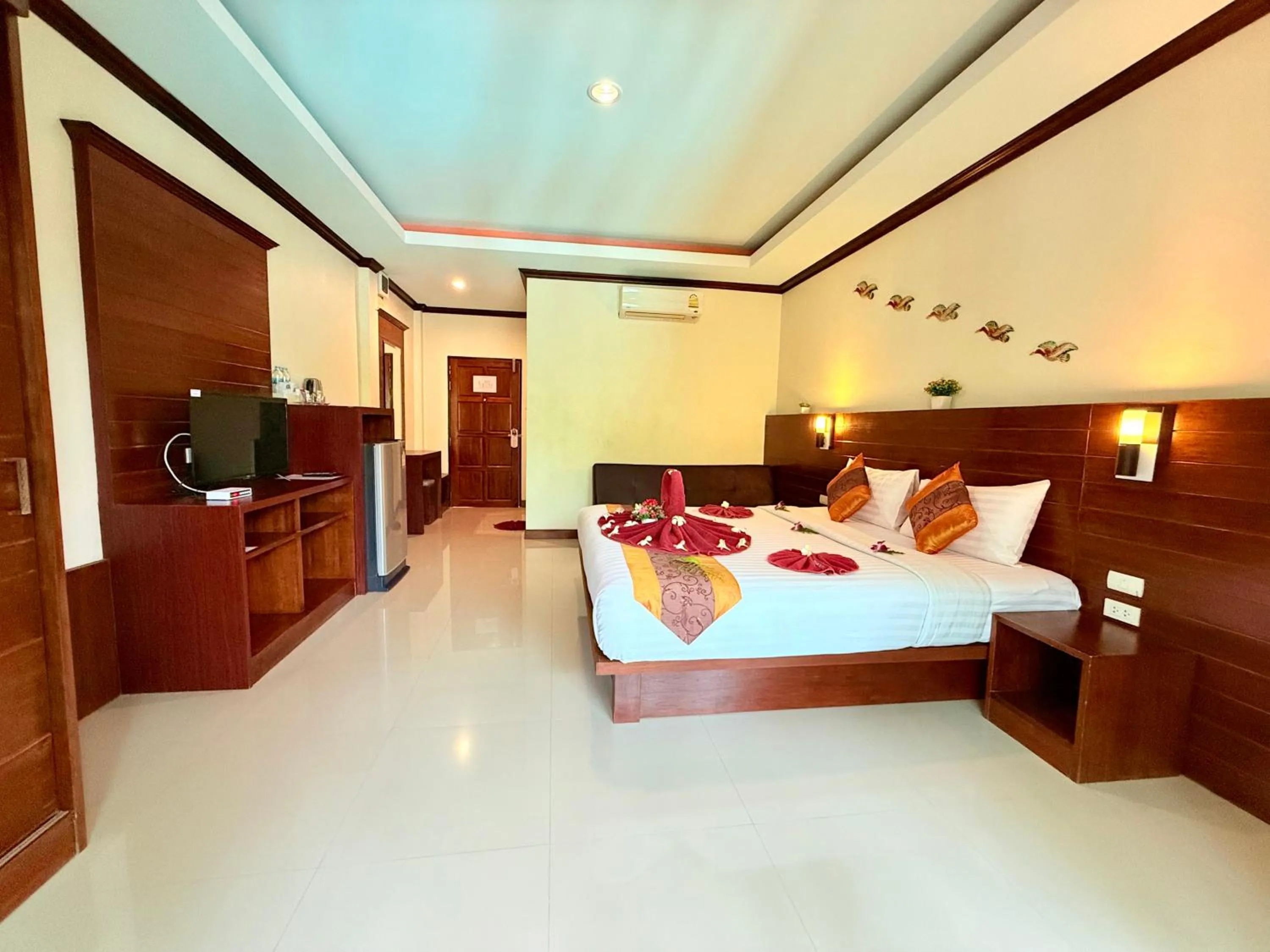 Bed in Peaceful Resort , Long Beach - Koh Lanta