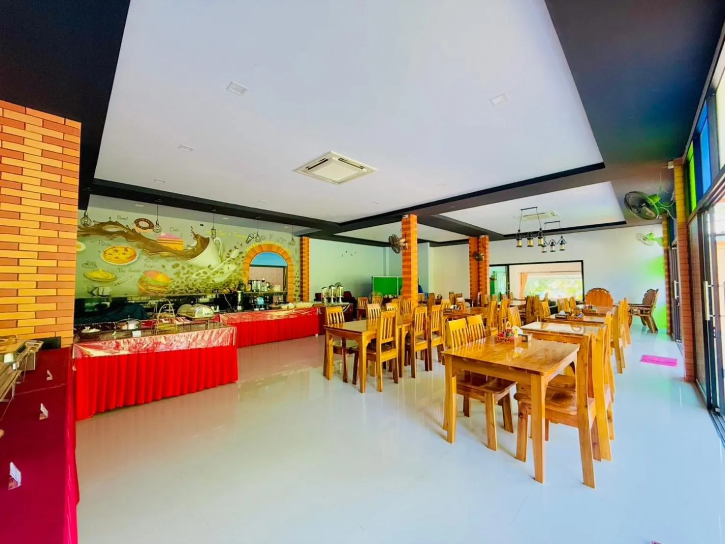 Restaurant/places to eat in Peaceful Resort , Long Beach - Koh Lanta