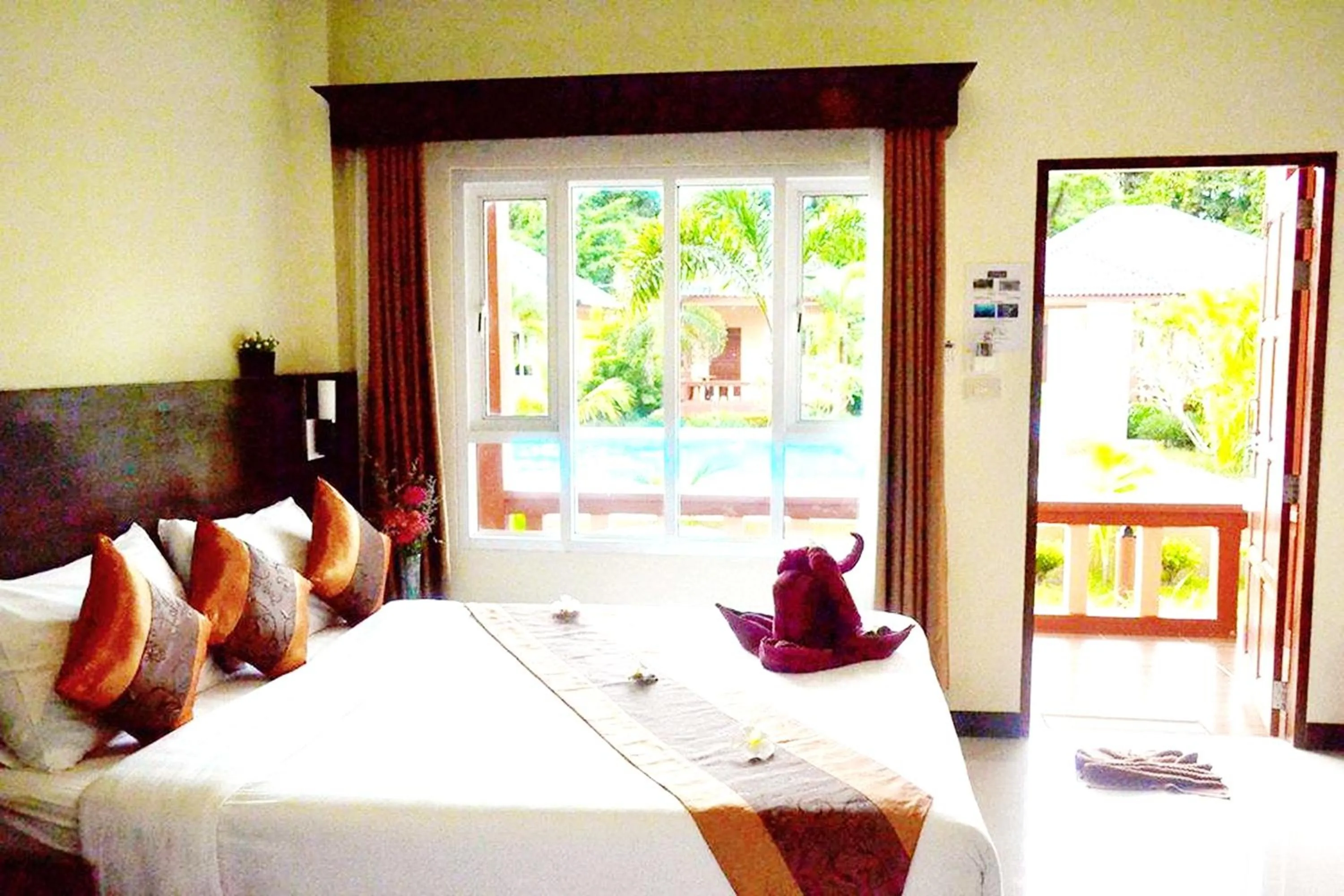 Bed in Peaceful Resort , Long Beach - Koh Lanta
