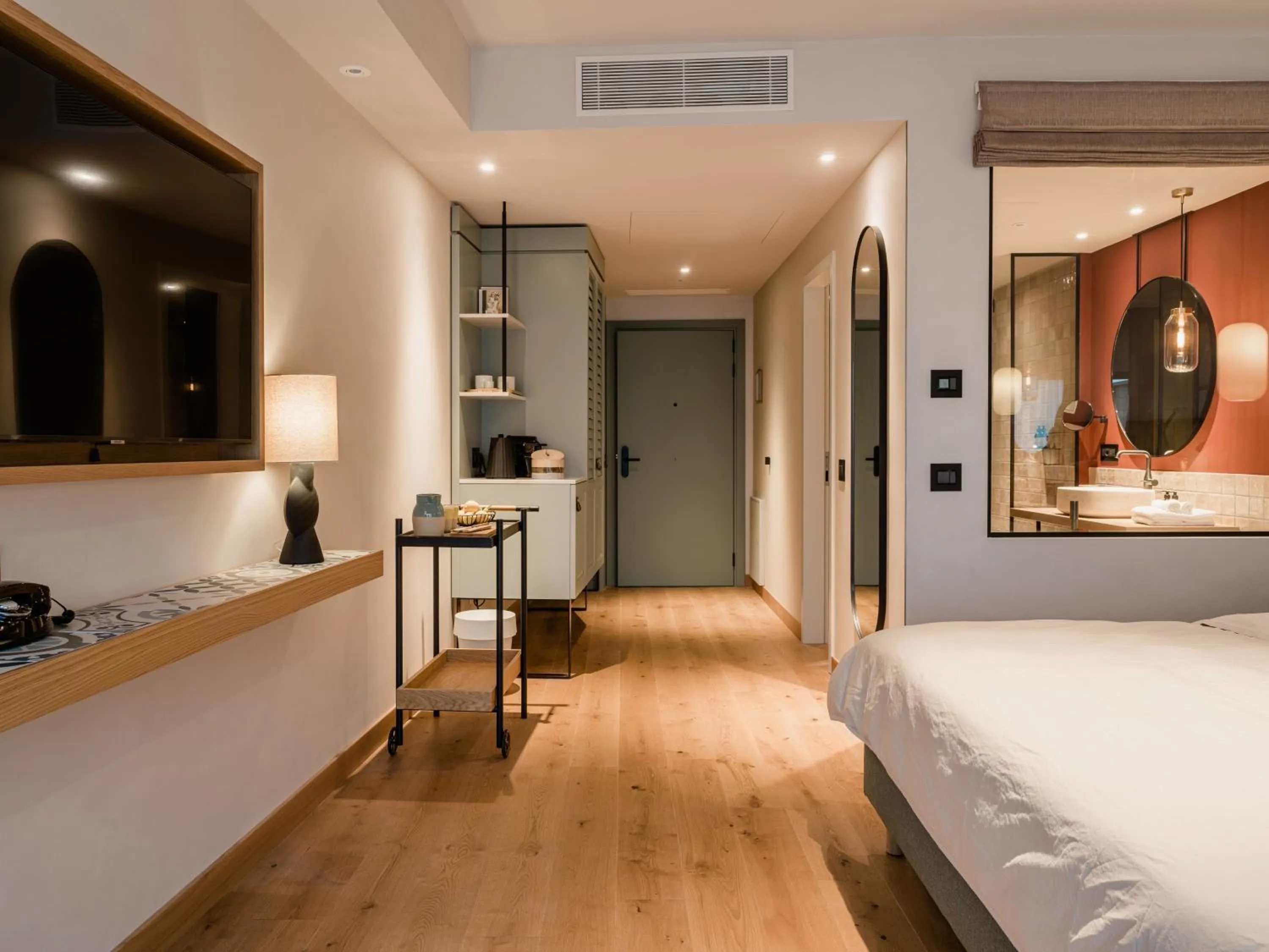 Photo of the whole room, Bed in A-ROSA Gardasee