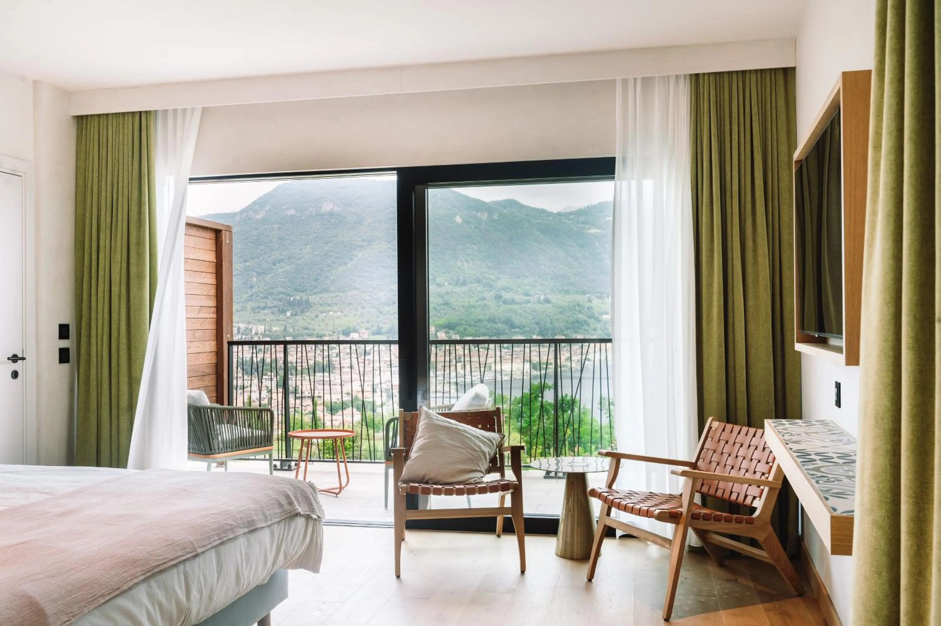 Photo of the whole room, Bed in A-ROSA Gardasee