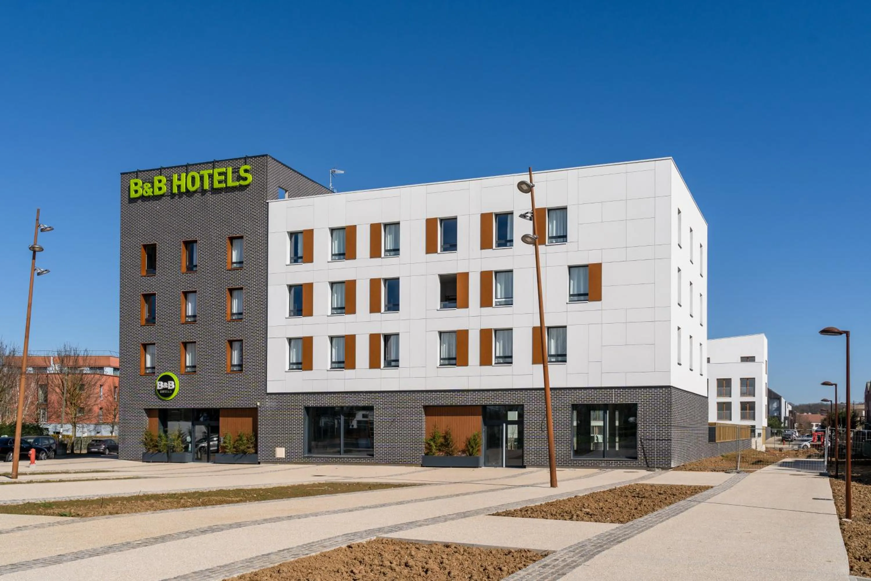 Property building in B&B HOTEL Bois d'Arcy Saint Quentin en Yvelines
