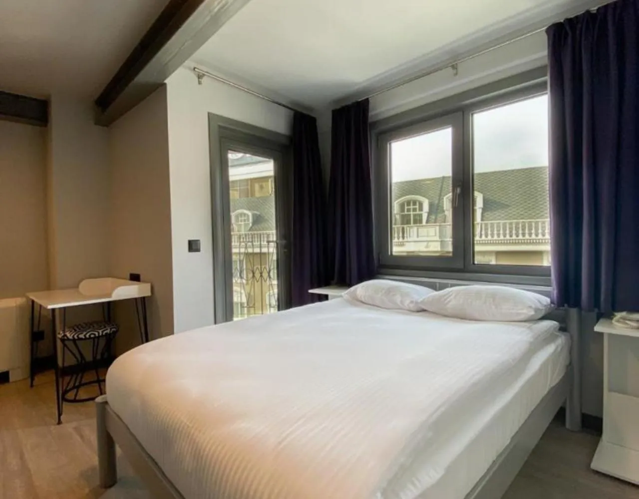 Bed in Eresin Hotels Express