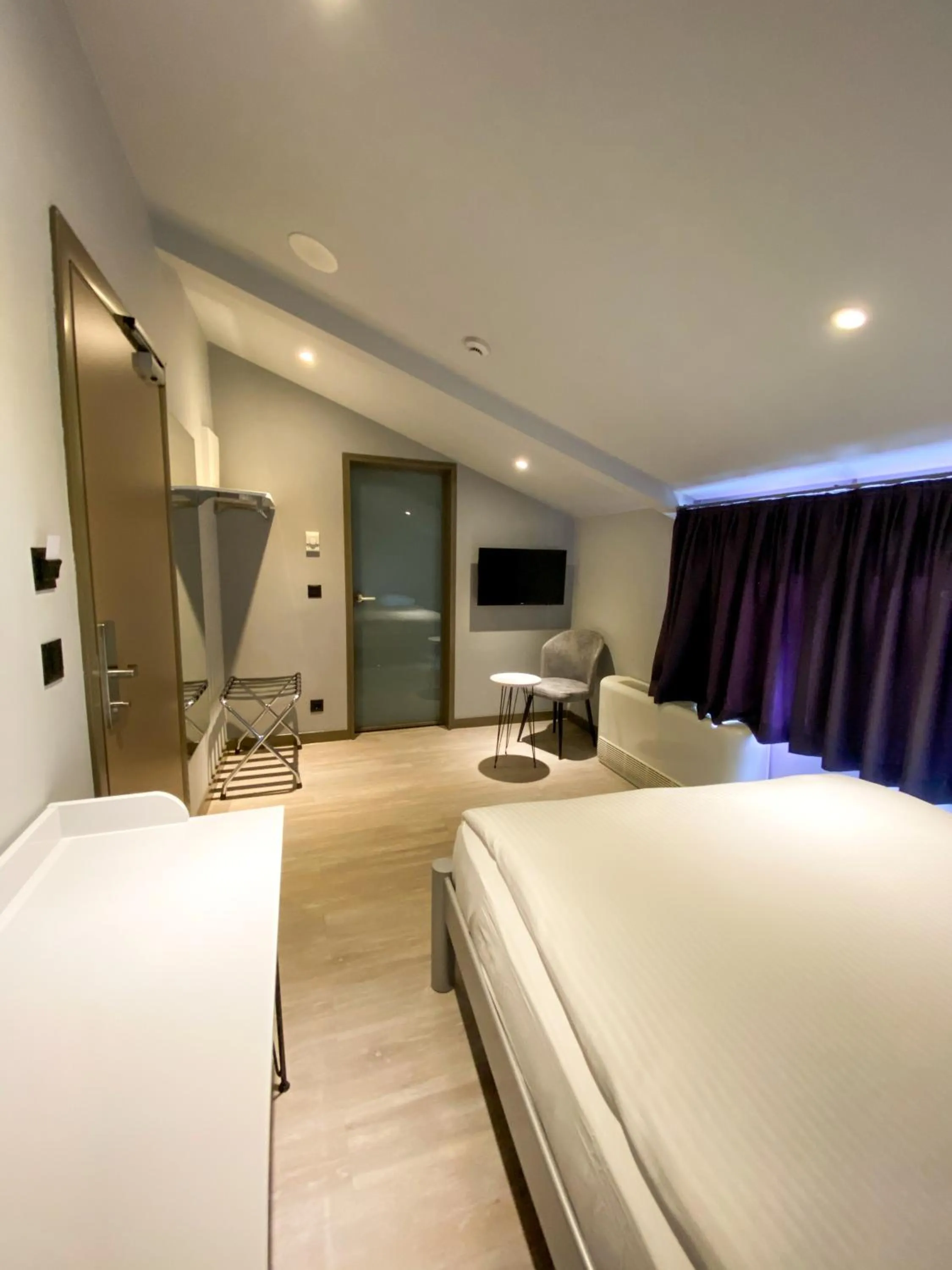 Bed in Eresin Hotels Express