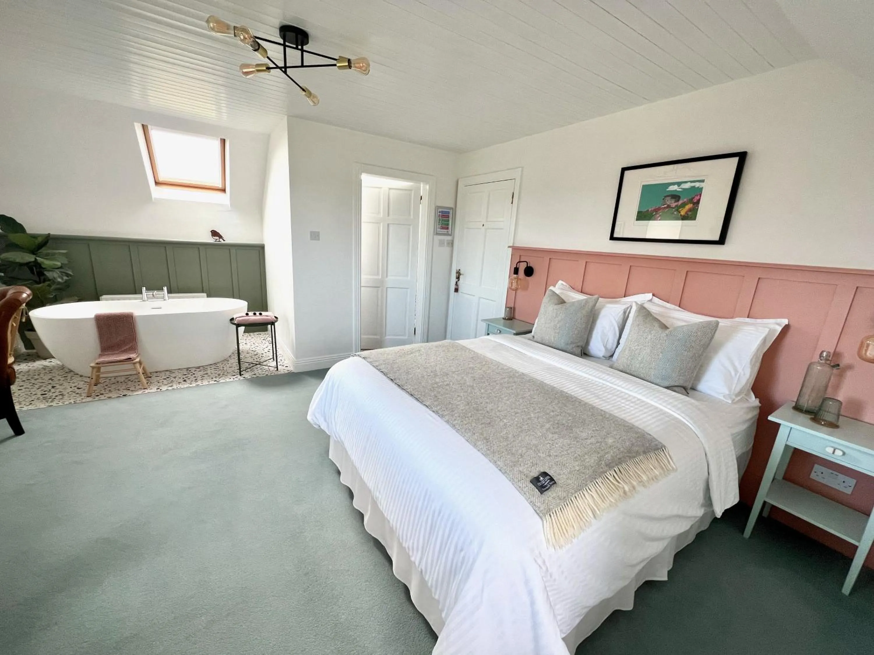Bedroom, Bed in Thistledown Lodge