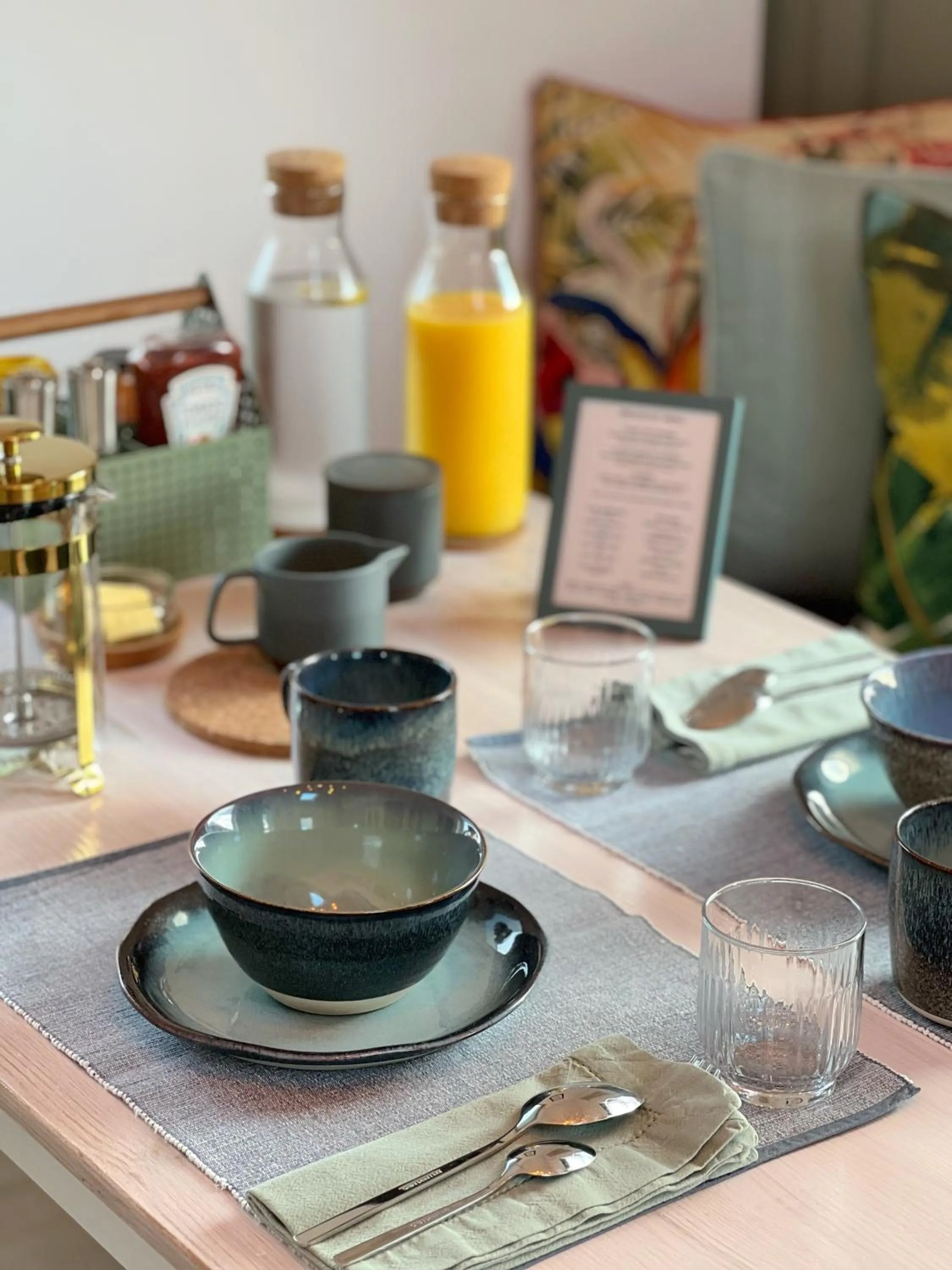 Breakfast in Thistledown Lodge