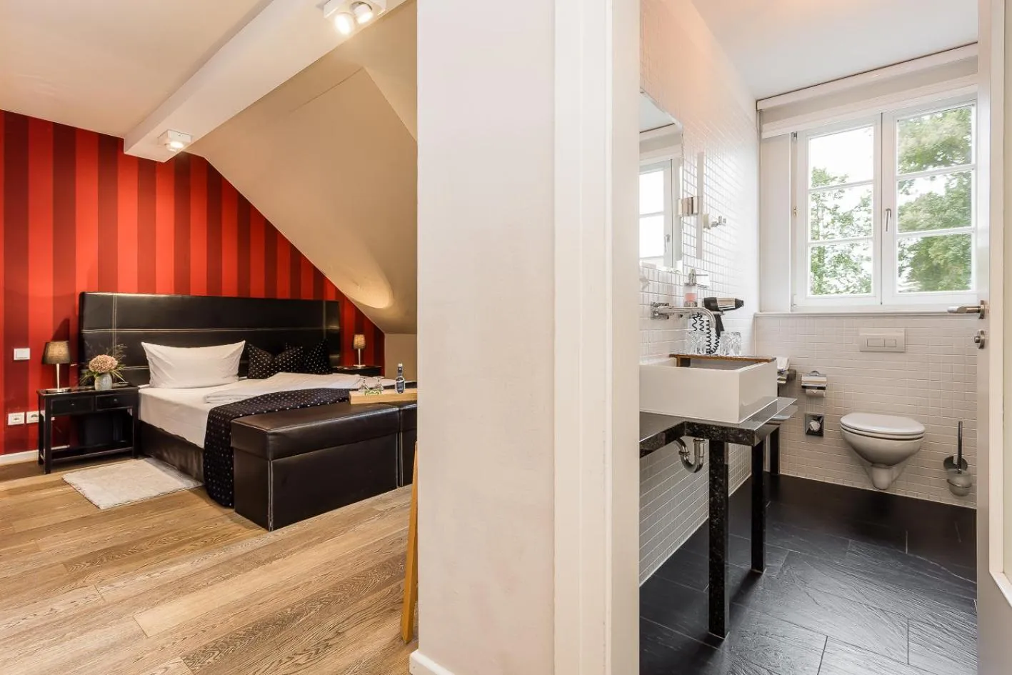 Toilet, Bed in Hotel Zur Linde Dein Self Check In