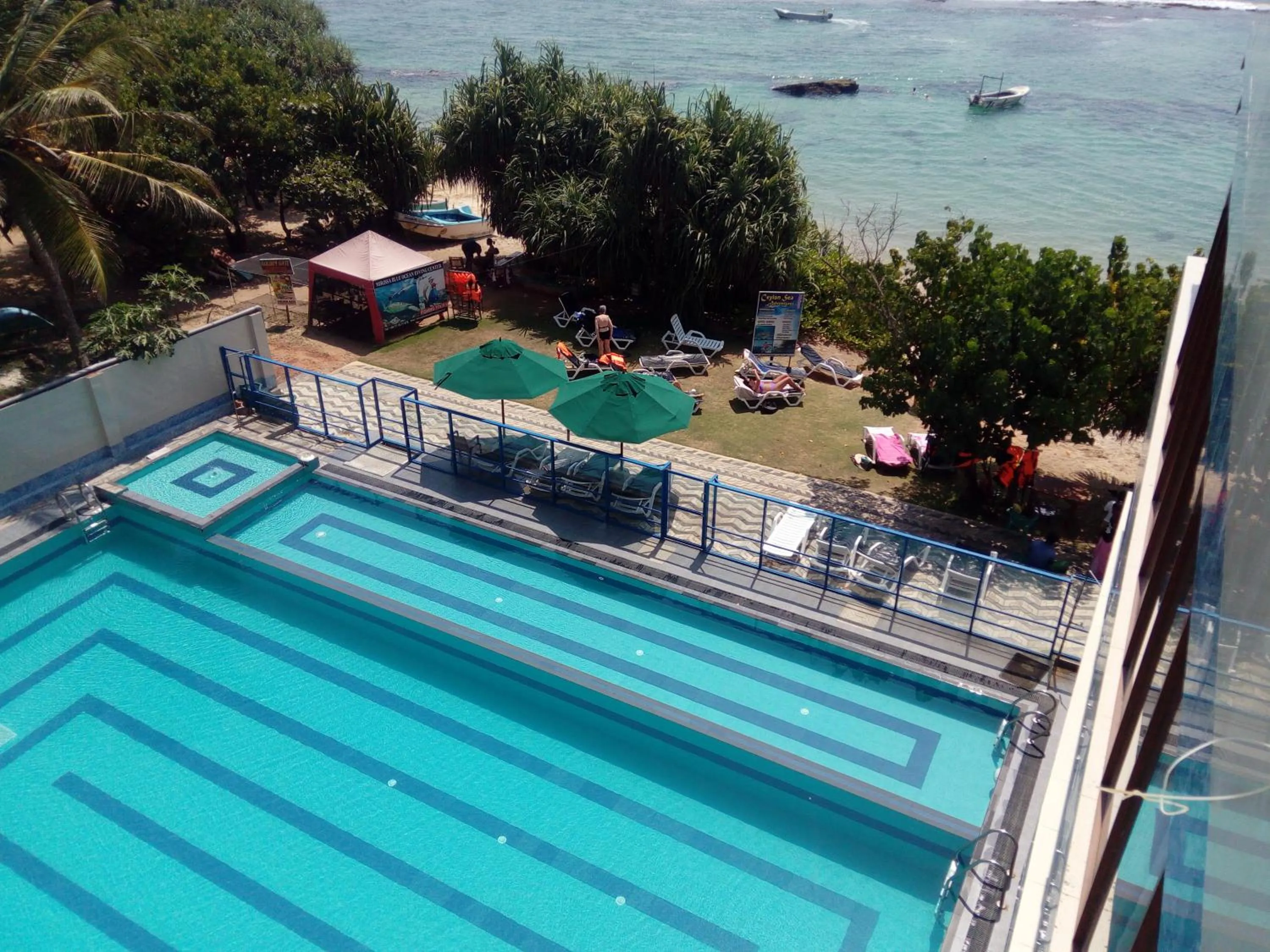 Swimming pool in Paradise Beach Resort & Diving school