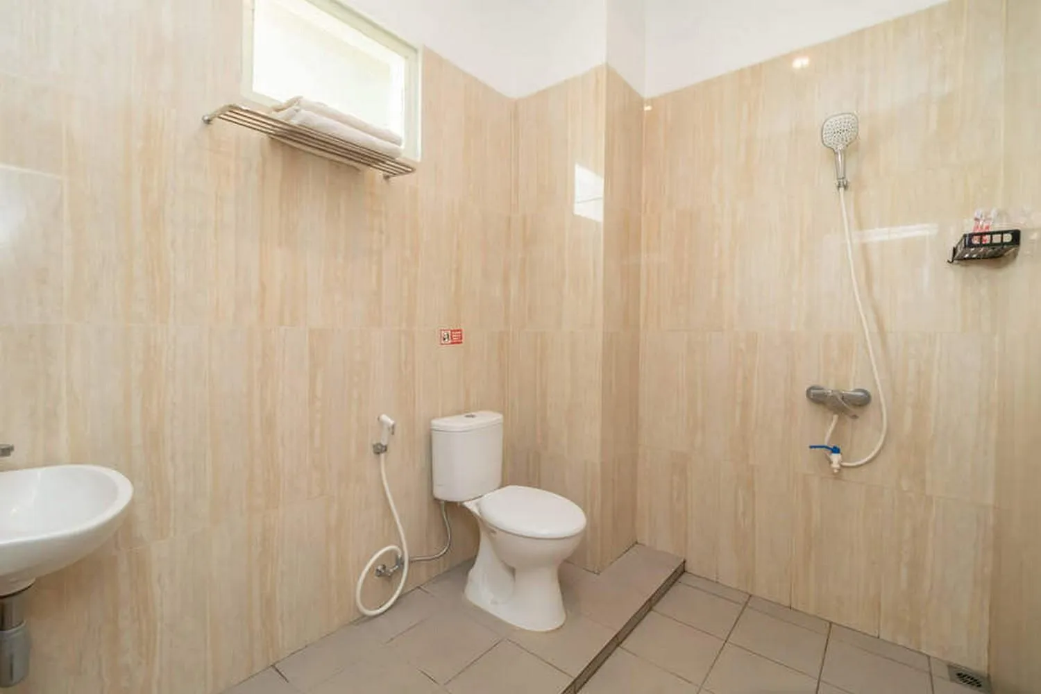 Bathroom in RedDoorz near Exit Tol Kotabaru ITERA Lampung