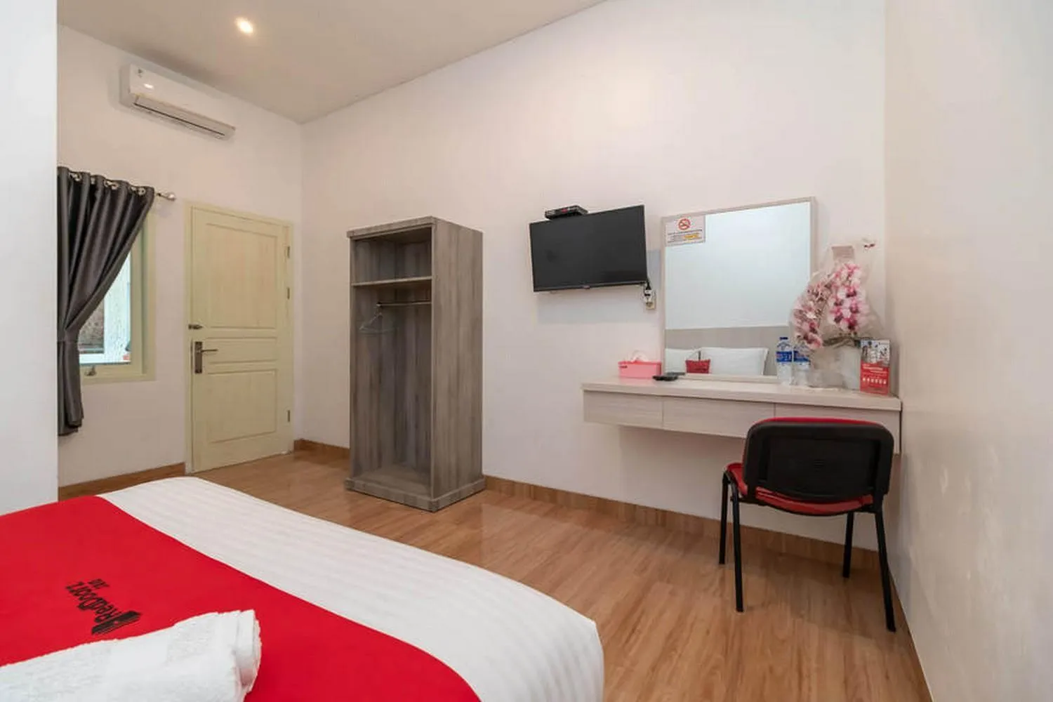 Bedroom, Bed in RedDoorz near Exit Tol Kotabaru ITERA Lampung