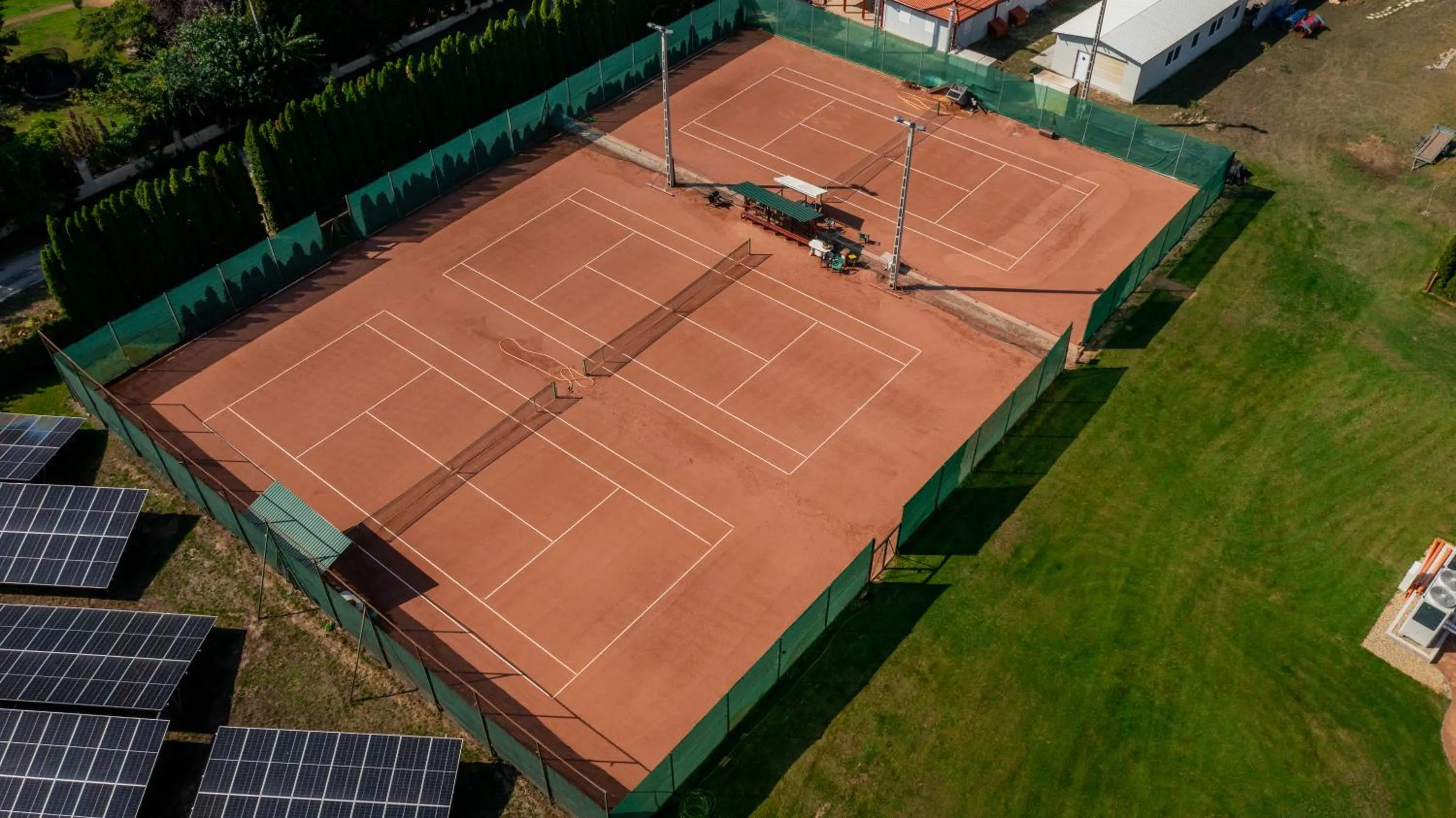 Tennis court in Granada Conference, Wellness and Sport Hotel