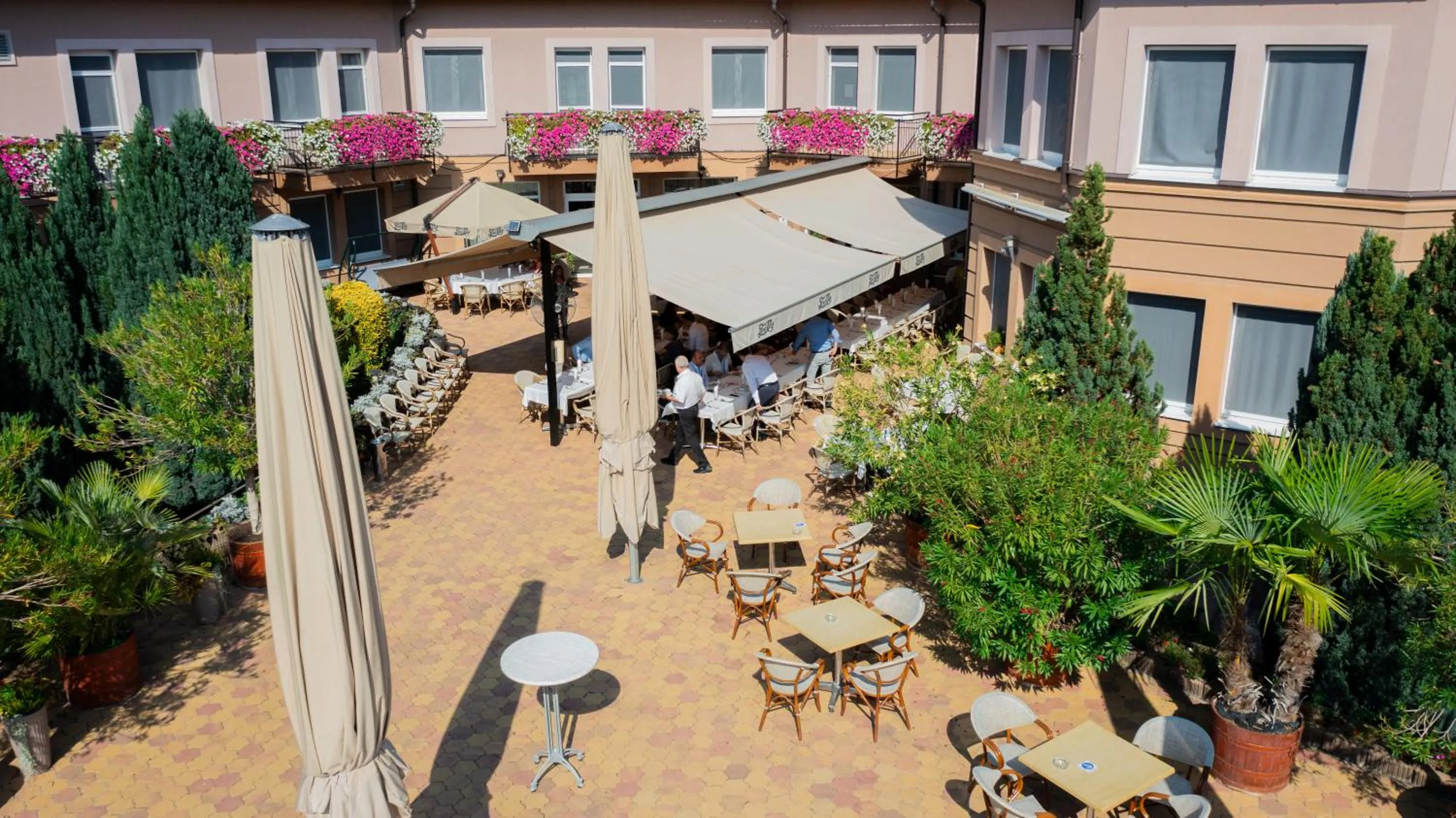 Patio in Granada Conference, Wellness and Sport Hotel