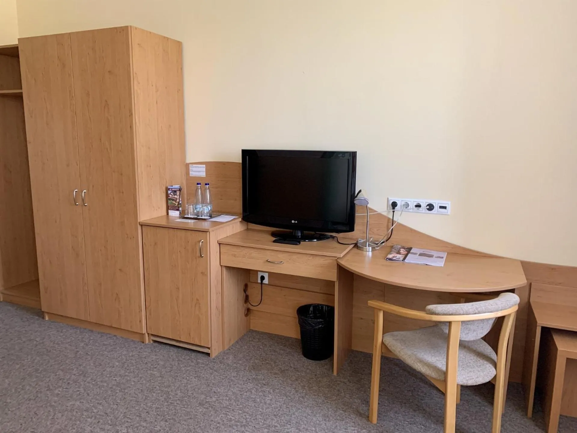 hair dresser in Granada Conference, Wellness and Sport Hotel