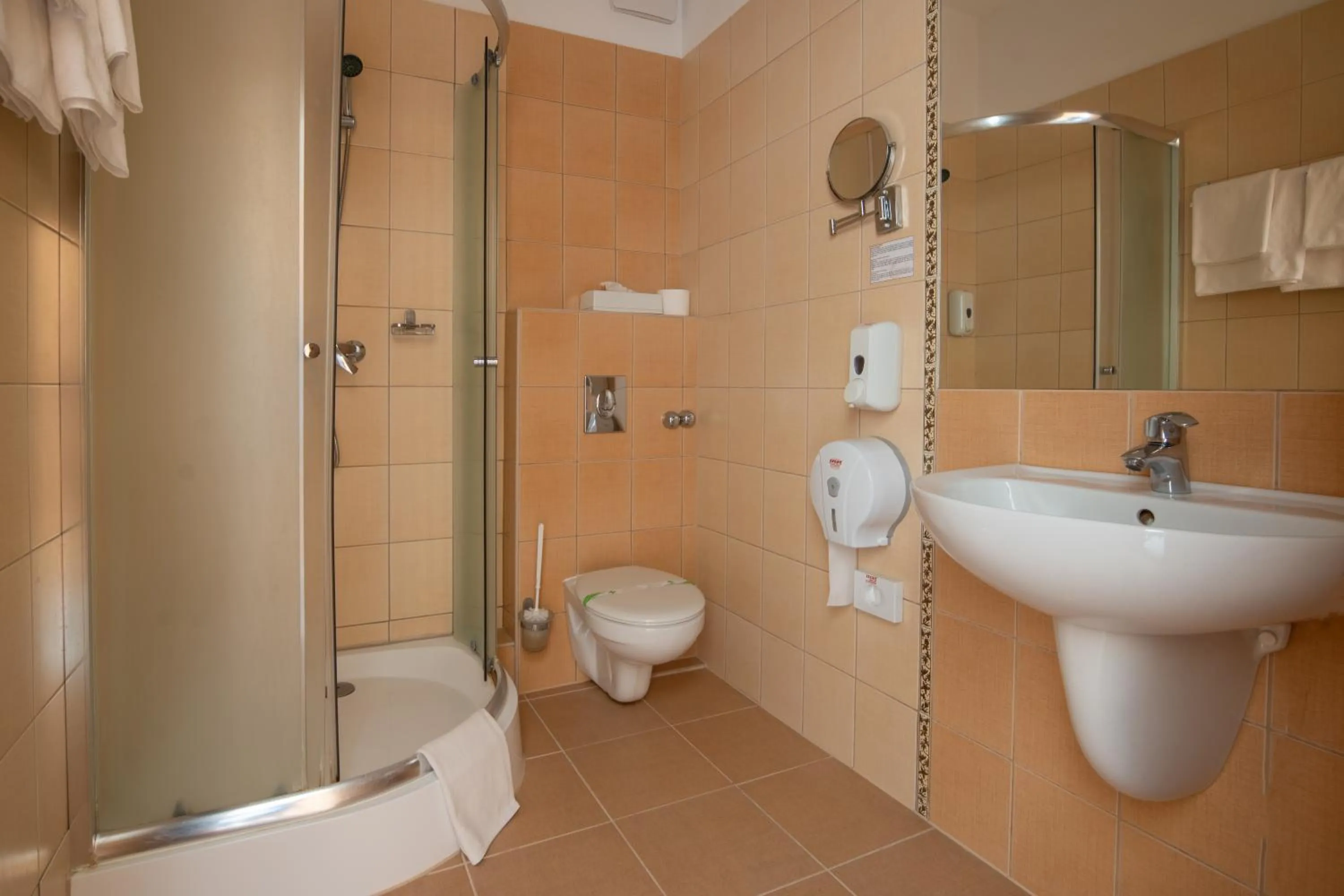 Bathroom in Granada Conference, Wellness and Sport Hotel