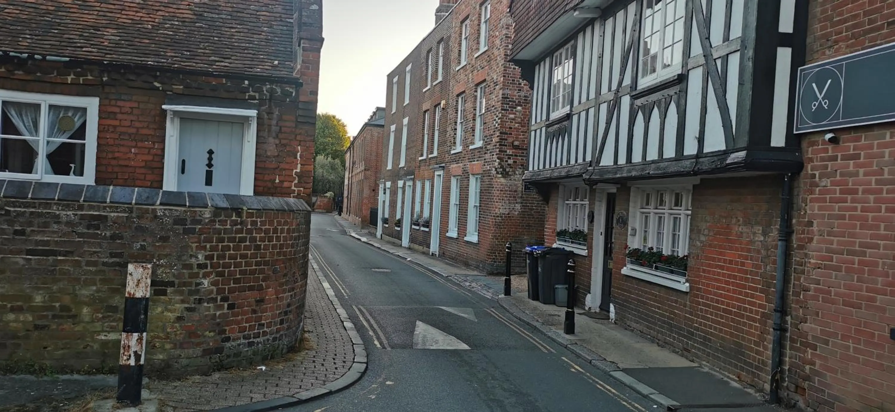 Property building in Modern City Centre House with Free Parking