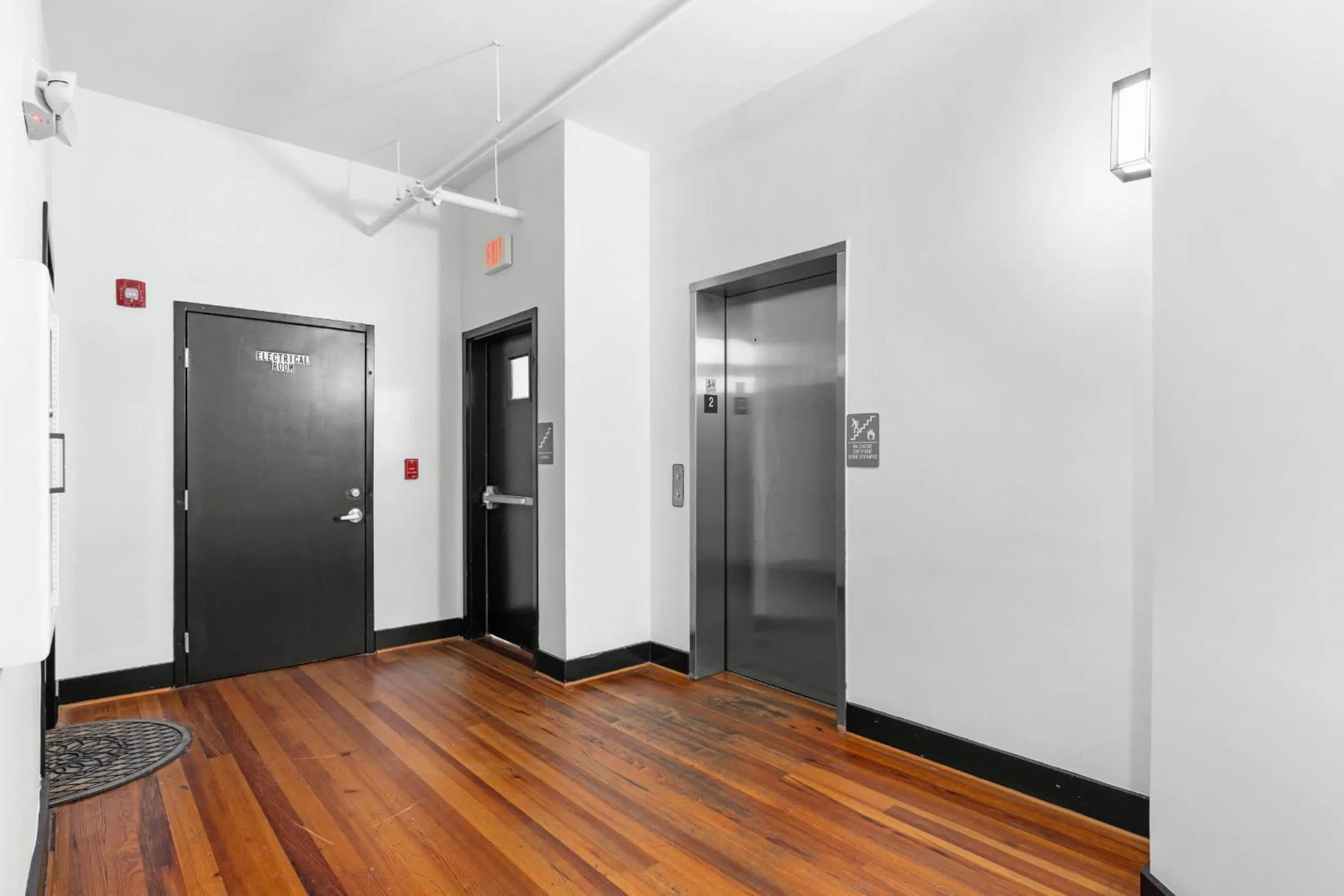 Downtown Loft- Steps away from Plant Riverside!
