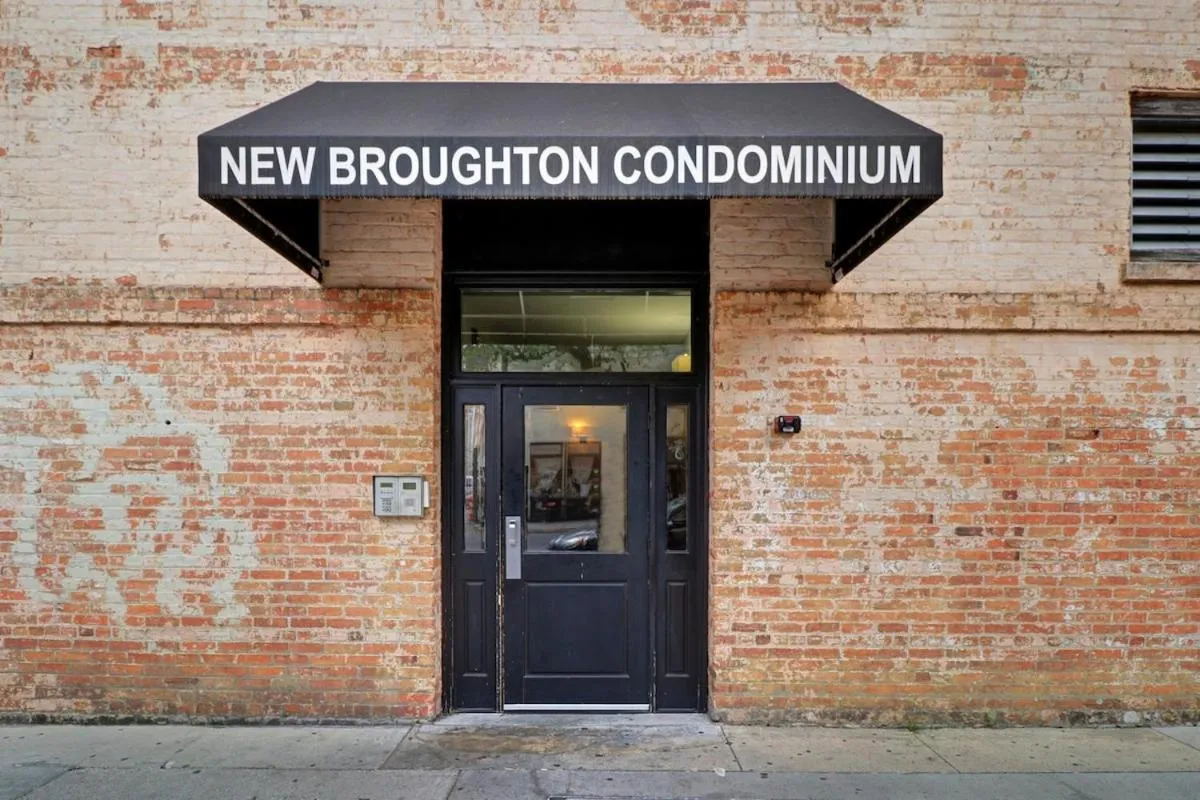 Downtown Loft- Steps away from Plant Riverside!