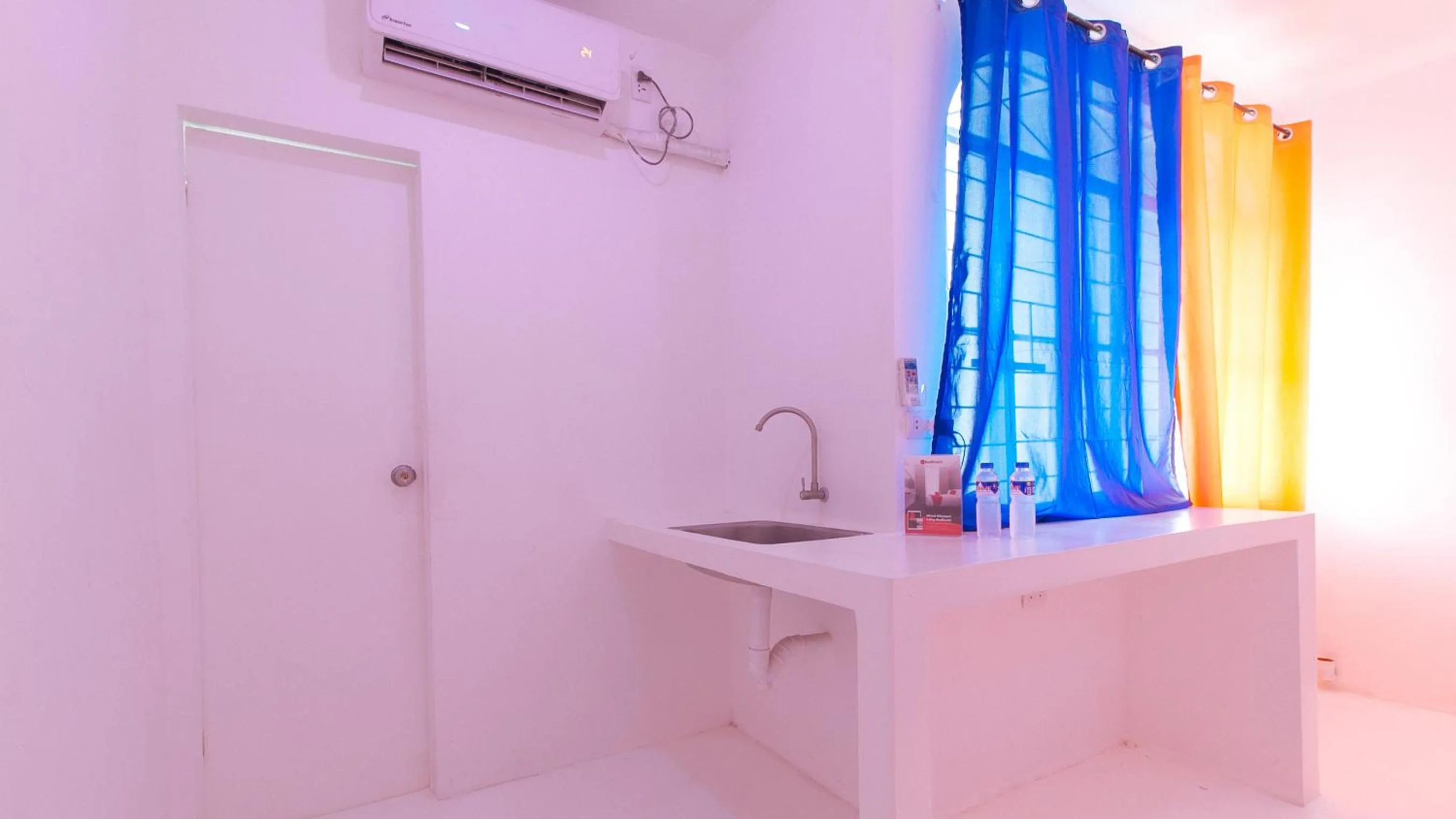 Kitchen or kitchenette in RedDoorz @ Jolly Orange Paranaque