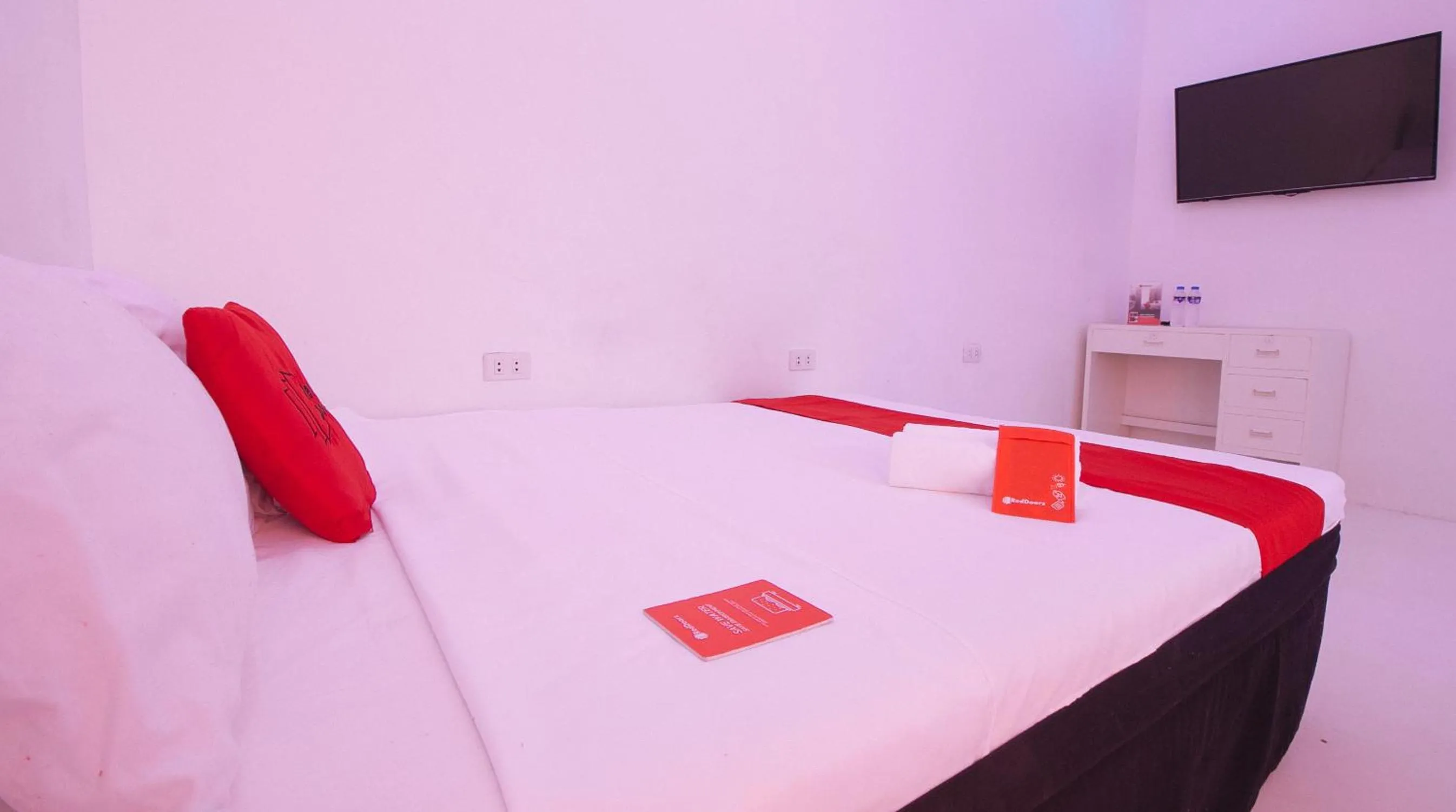 Bed in RedDoorz @ Jolly Orange Paranaque
