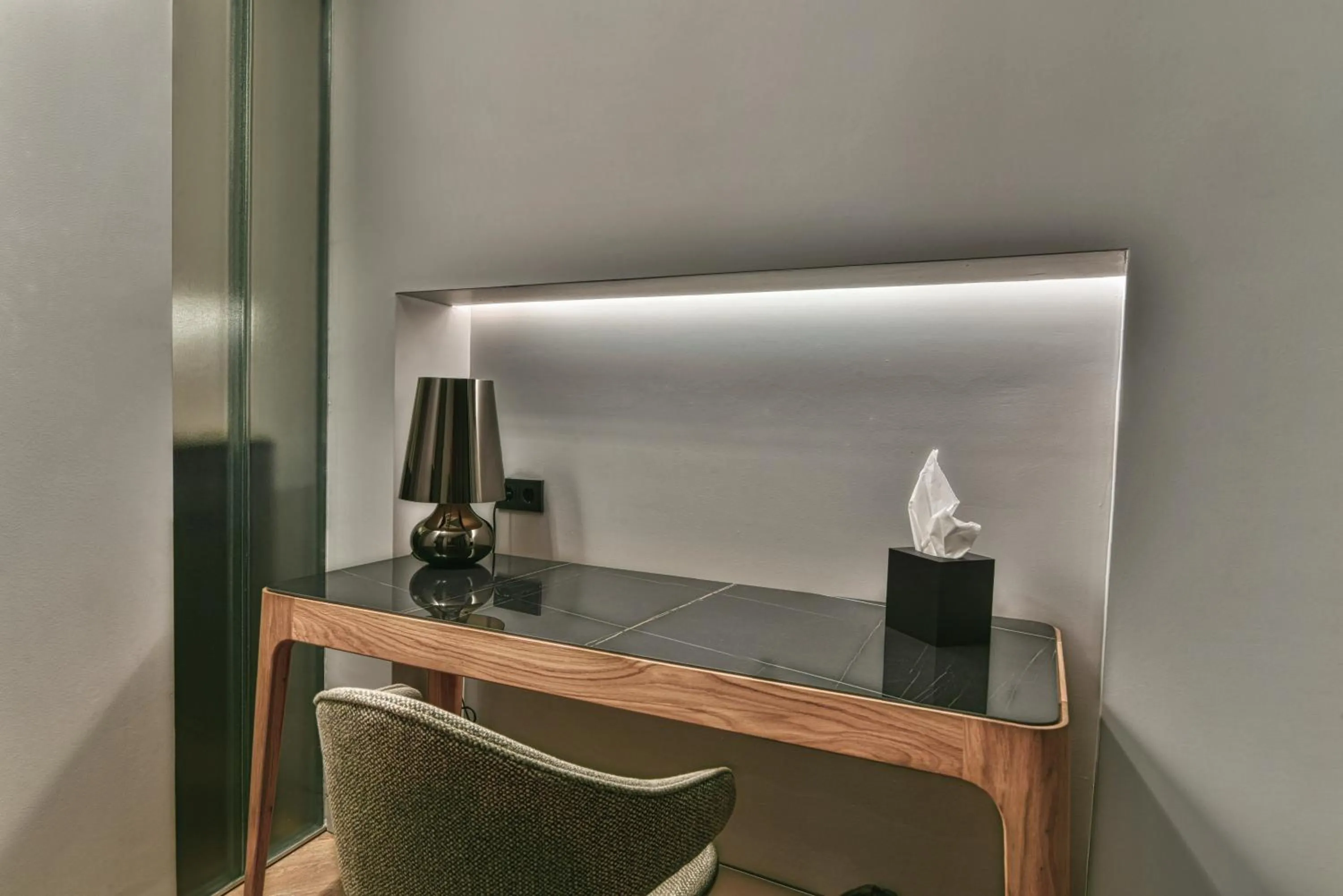 hair dresser in Nikiou Suites Luxury Residence