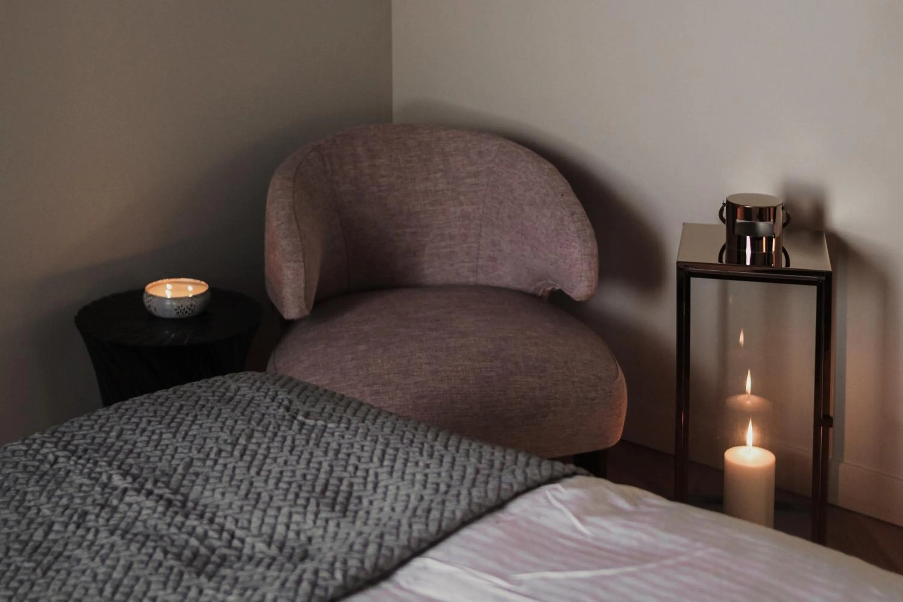 Living room, Bed in Nikiou Suites Luxury Residence