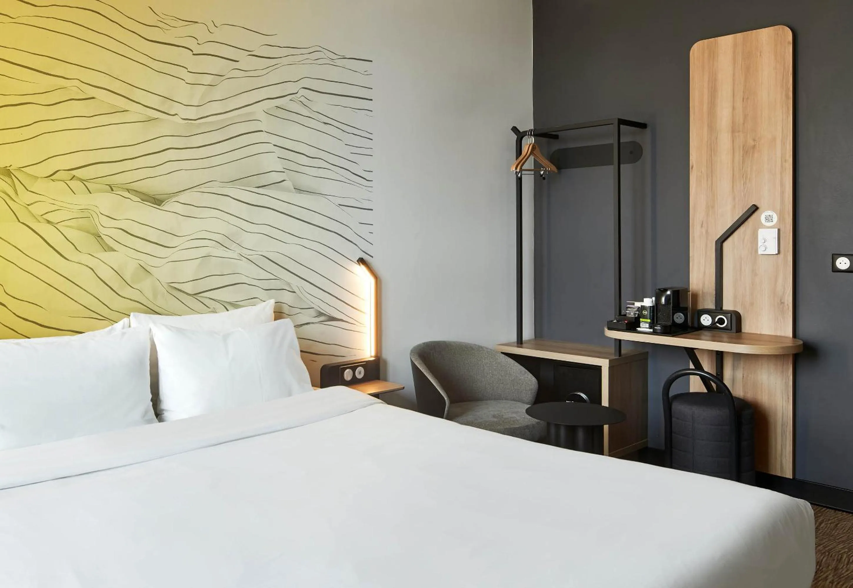 Bedroom, Bed in B&B HOTEL Argenteuil