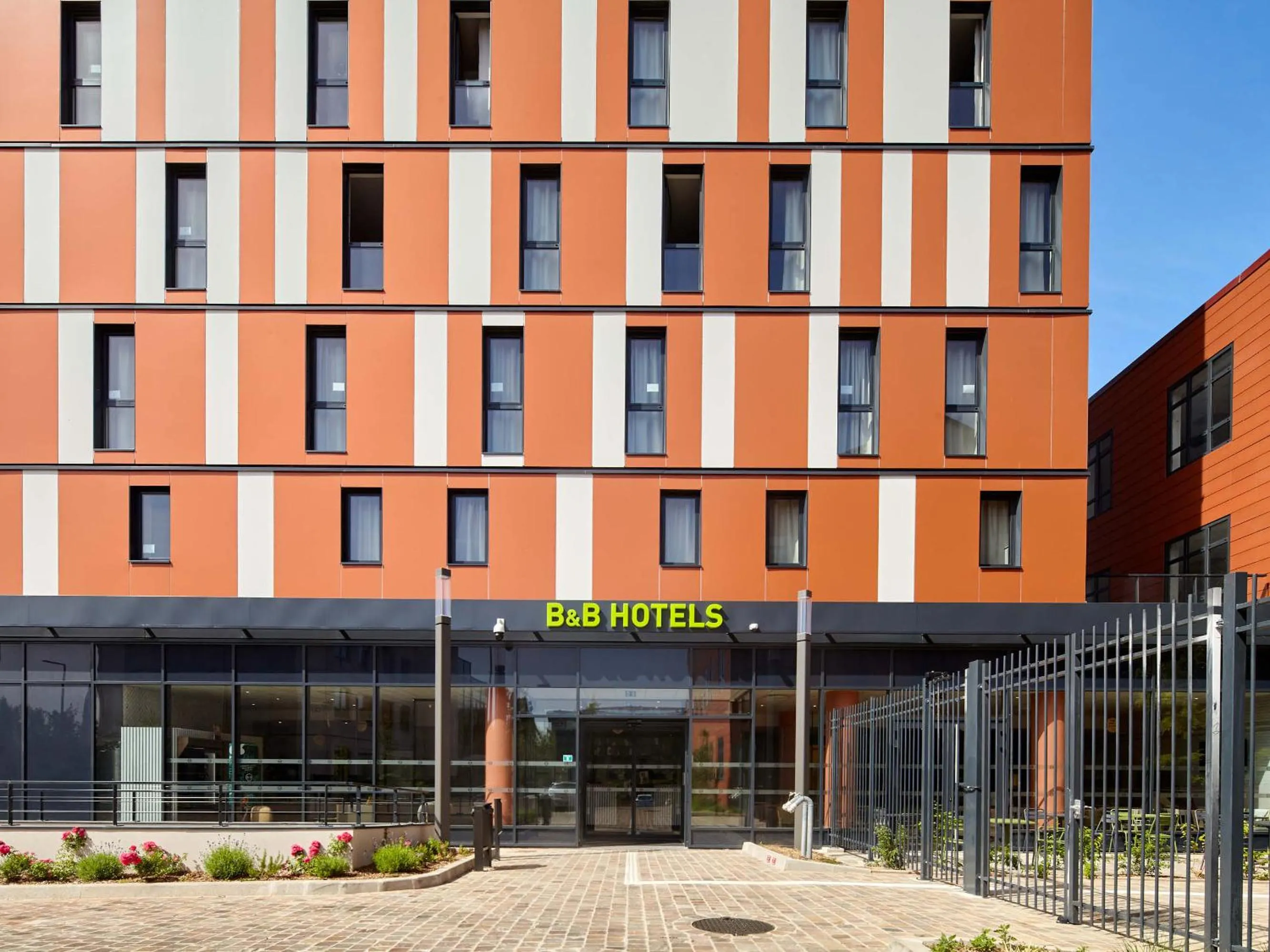 Property building in B&B HOTEL Argenteuil