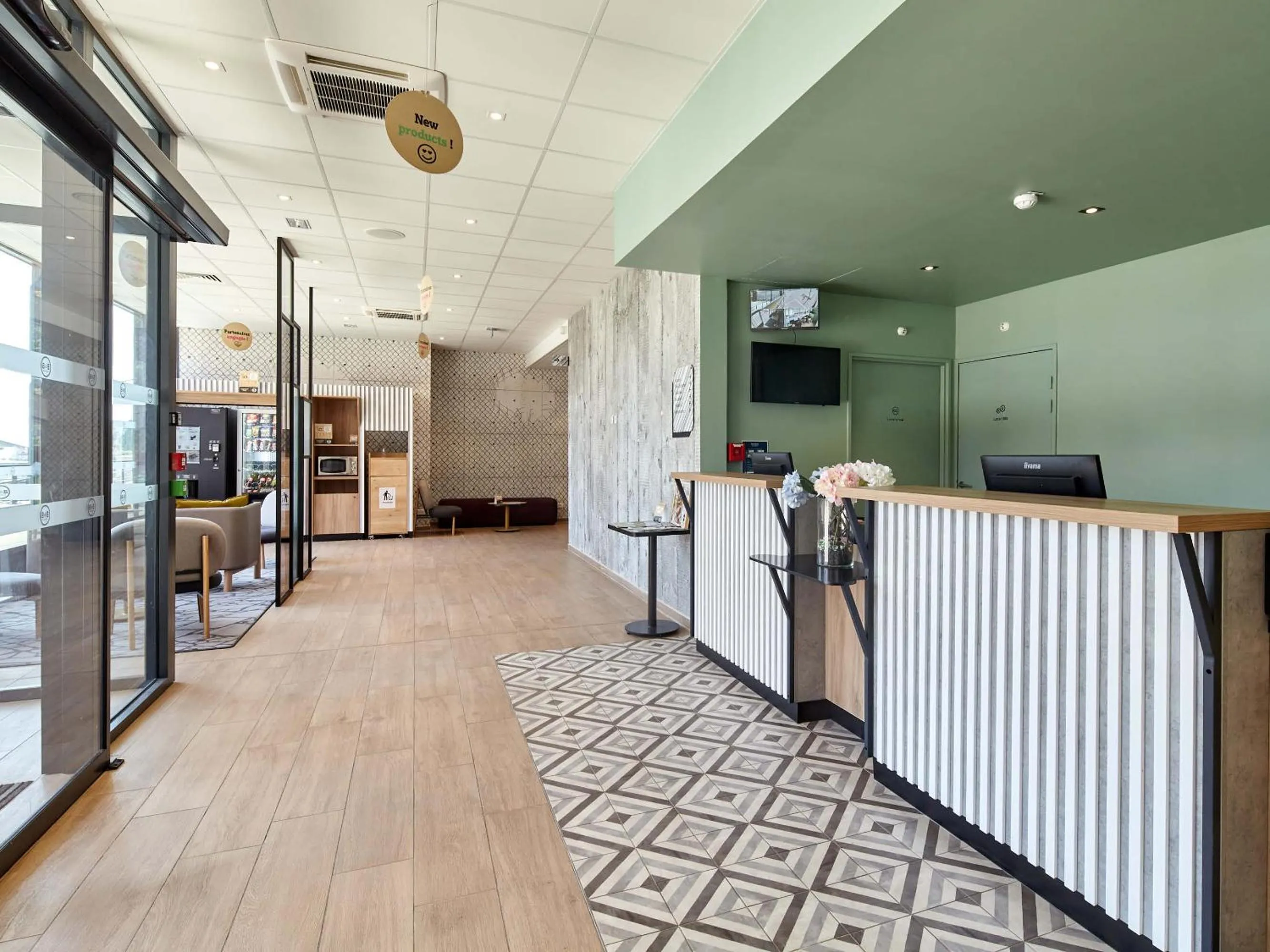 Lobby or reception in B&B HOTEL Argenteuil