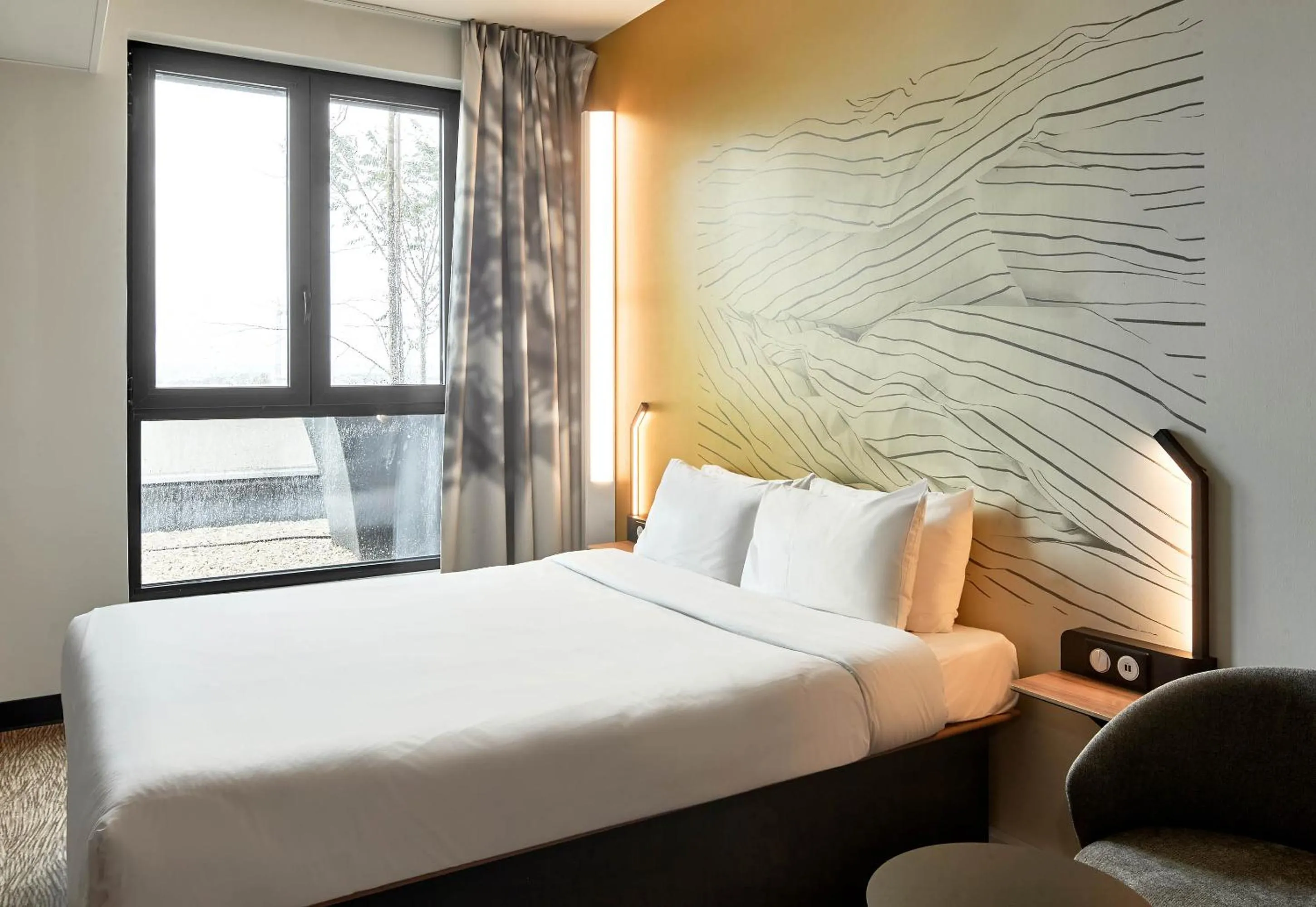 Bedroom, Bed in B&B HOTEL Argenteuil